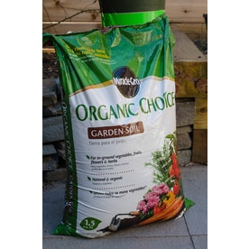 Shop Miracle-Gro 1.5-cu ft Organic Garden Soil at Lowes.com