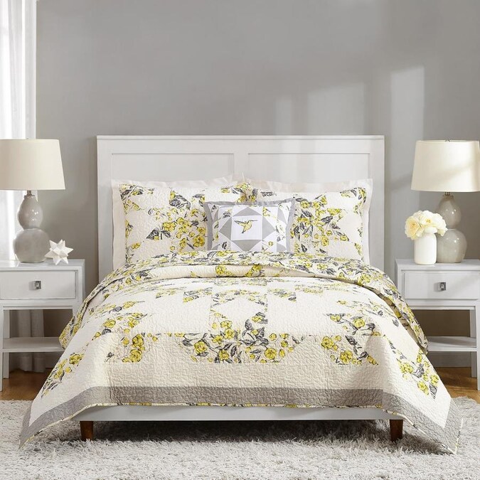 Vera Bradley Hummingbird Blooms Star Quilt- Full/Queen in the Bedding Sets department at Lowes.com