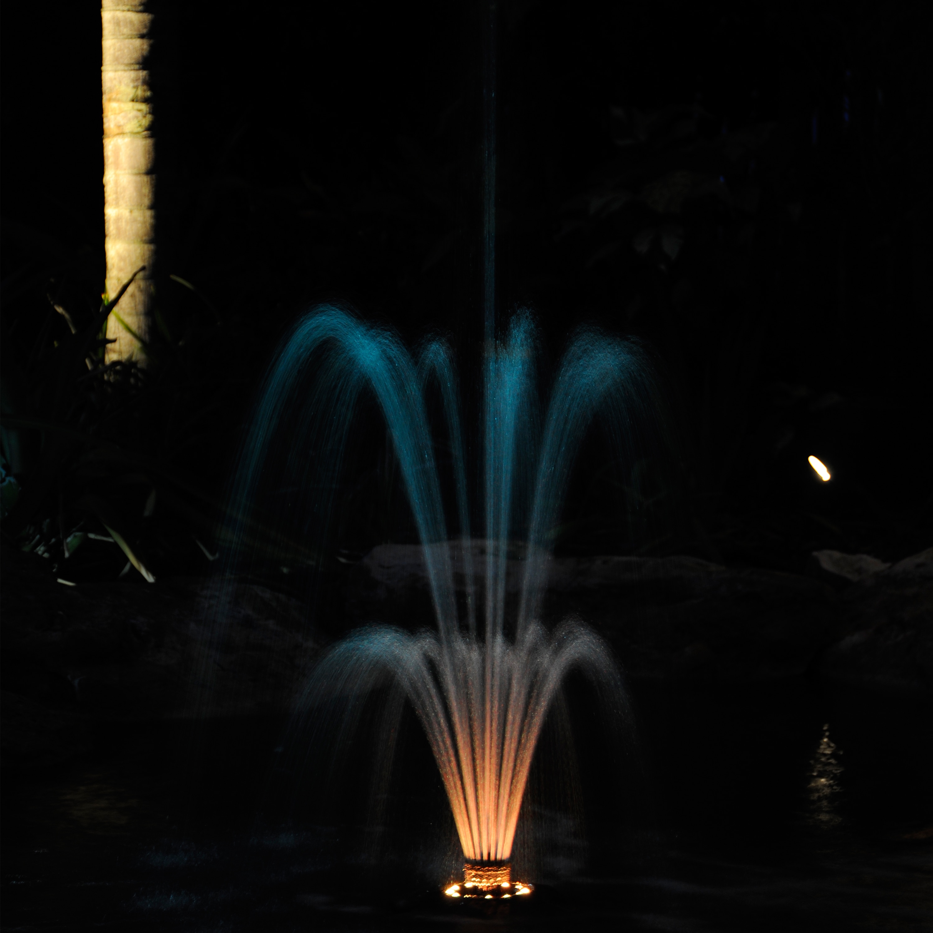 LED Pool Or Pond Floating Water Fountain Color Changing or All White 600GPH pump 