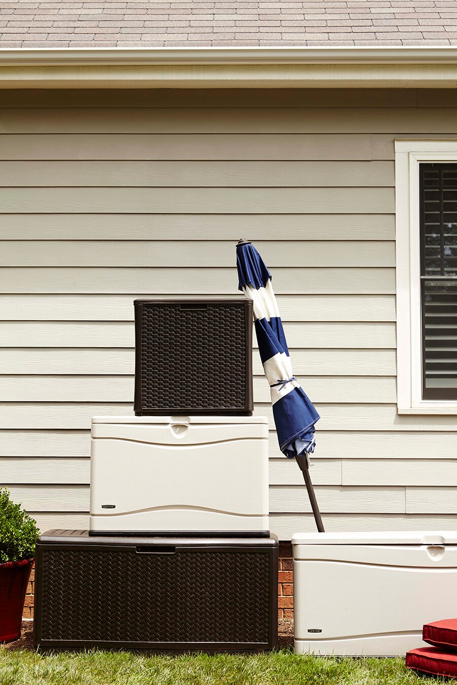 Suncast 52.75in L x 29in 124Gallon Java Plastic Deck Box in the Deck