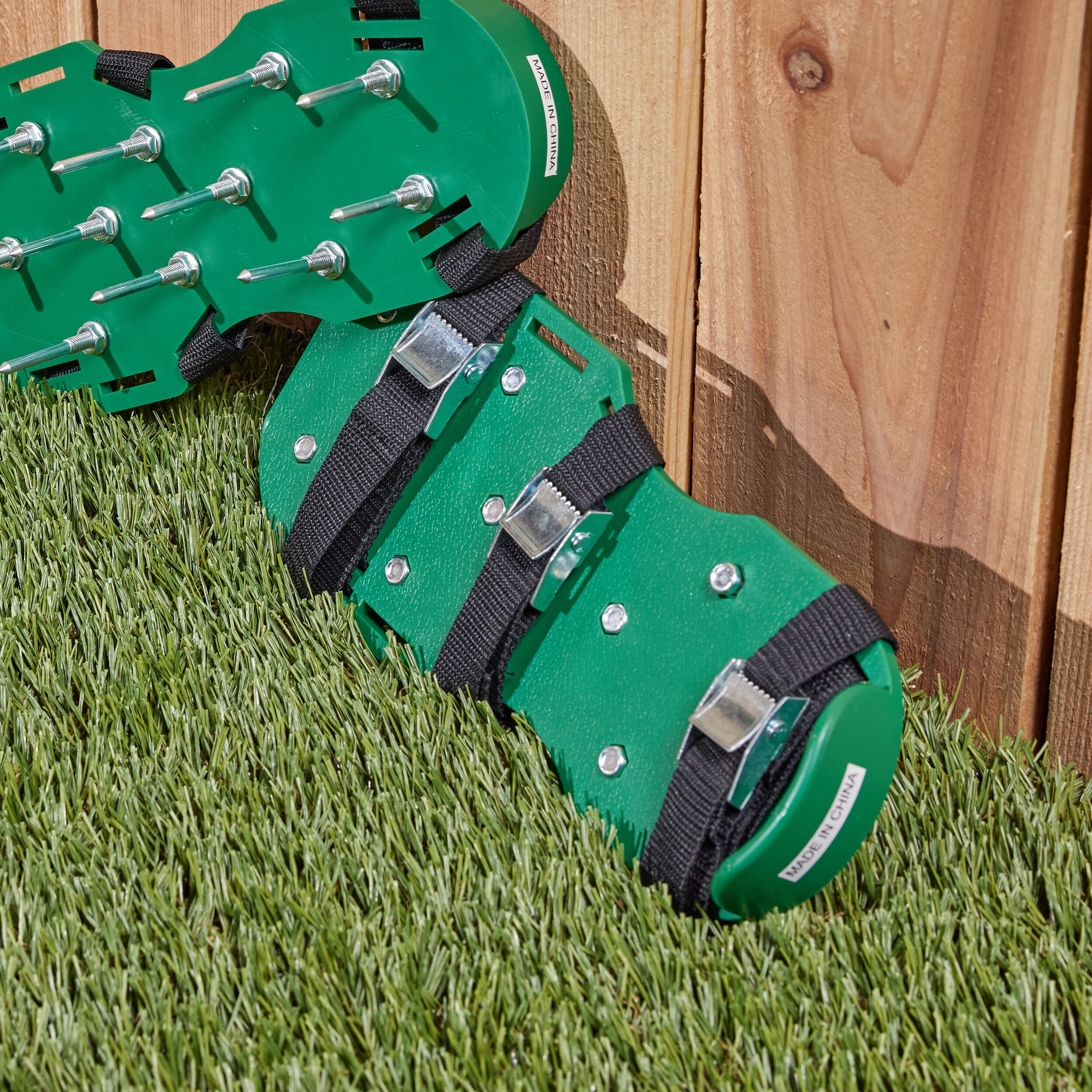 Lawn Aerator Shoes Sandals Plastic Grass Aerating Spikes Sod Garden Tool A5N6 