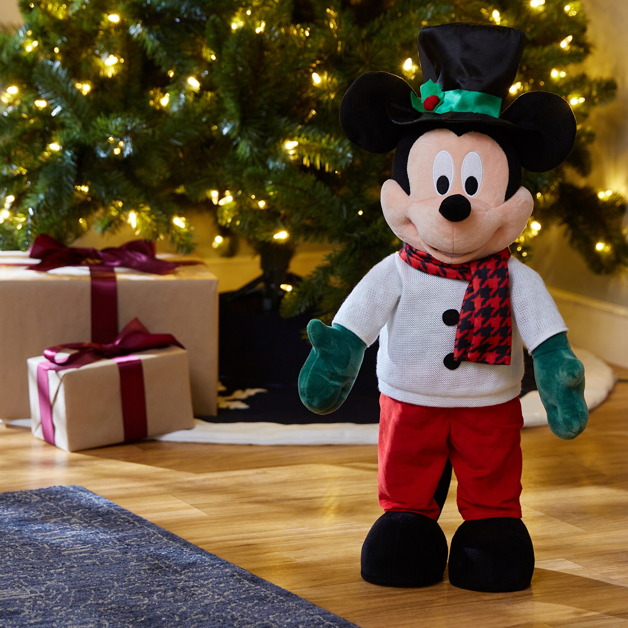 So Cute ~ NEW Disney Parks 2020 Christmas Santa Mickey Mouse Medium Plush 