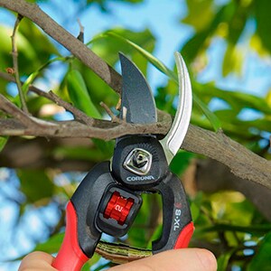 Corona FlexDIAL Carbon Steel Bypass Hand Pruner with Adjustable Grip in