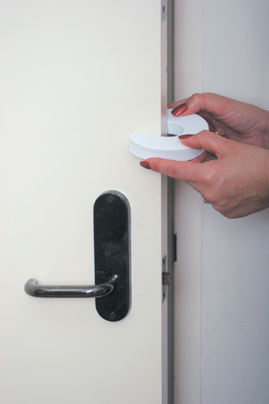 DreamBaby Grip Safe Suction Cupboard Knob Kitchen Baby Proofing Door Handle 