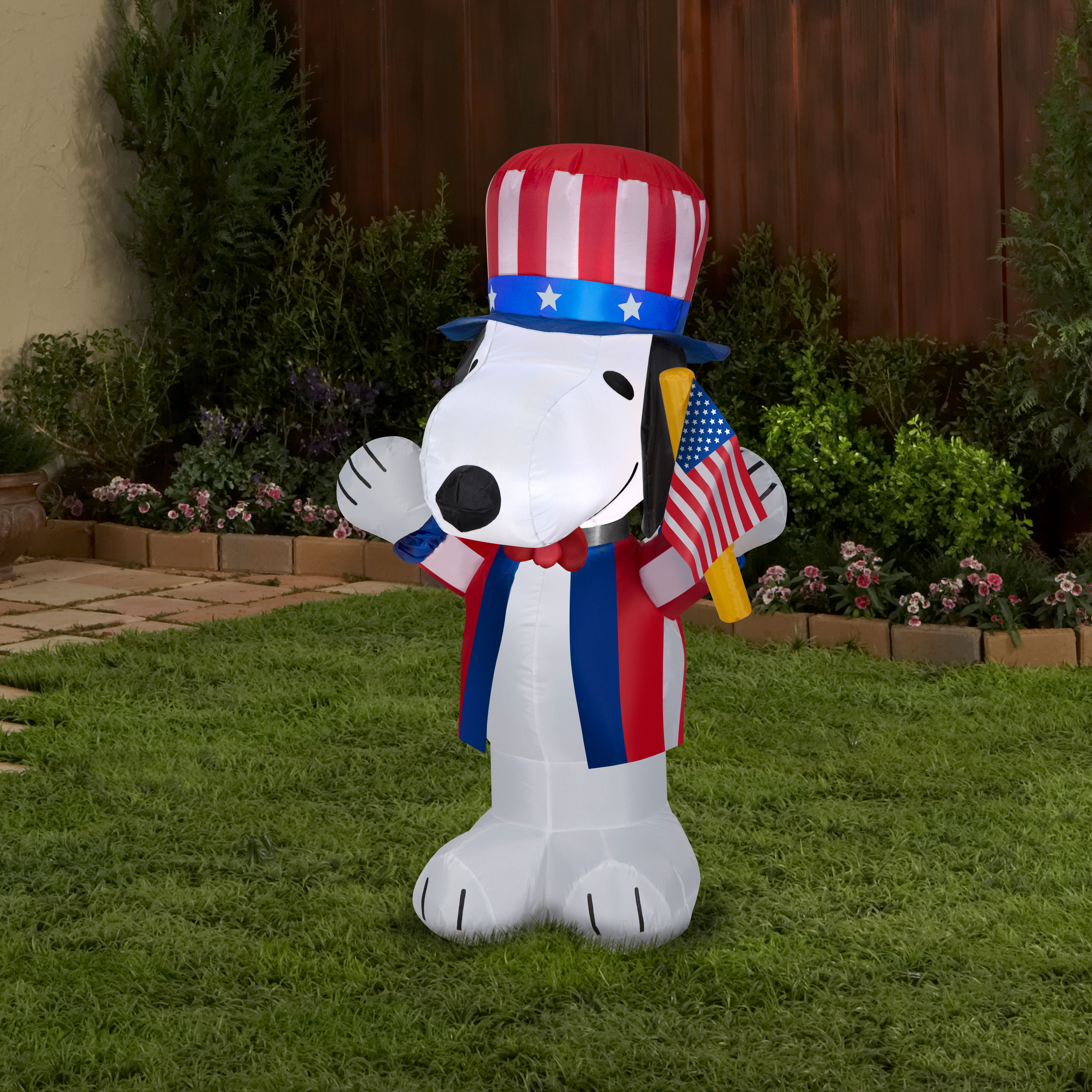 4-foot Tall Gemmy Airblown Inflatable Patriotic Uncle Sam with Top Hat July 4th Life Sized Decoration