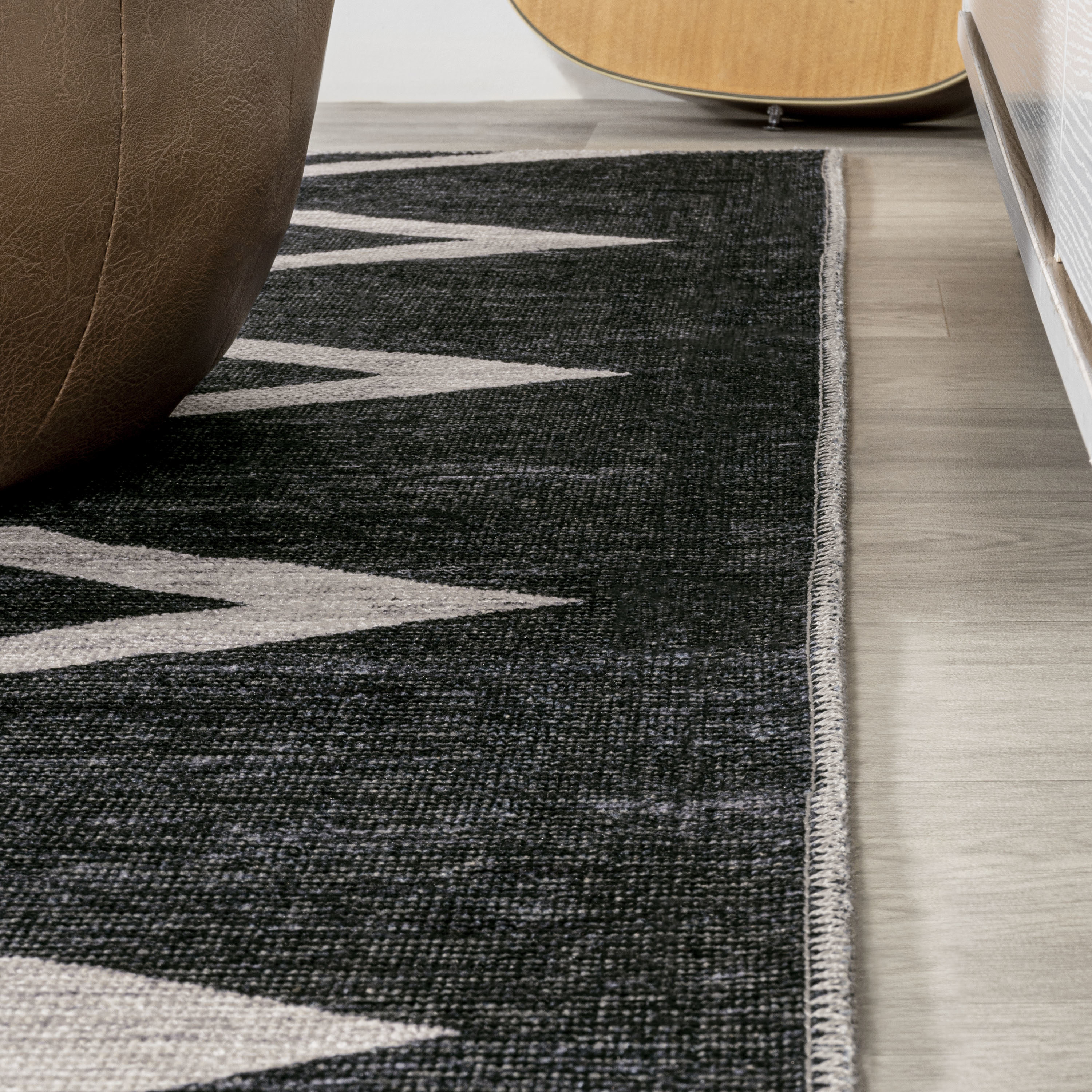 JONATHAN Y Siksak Modern Chevron Border Ivory/Black 9 ft. x 12 ft. Area