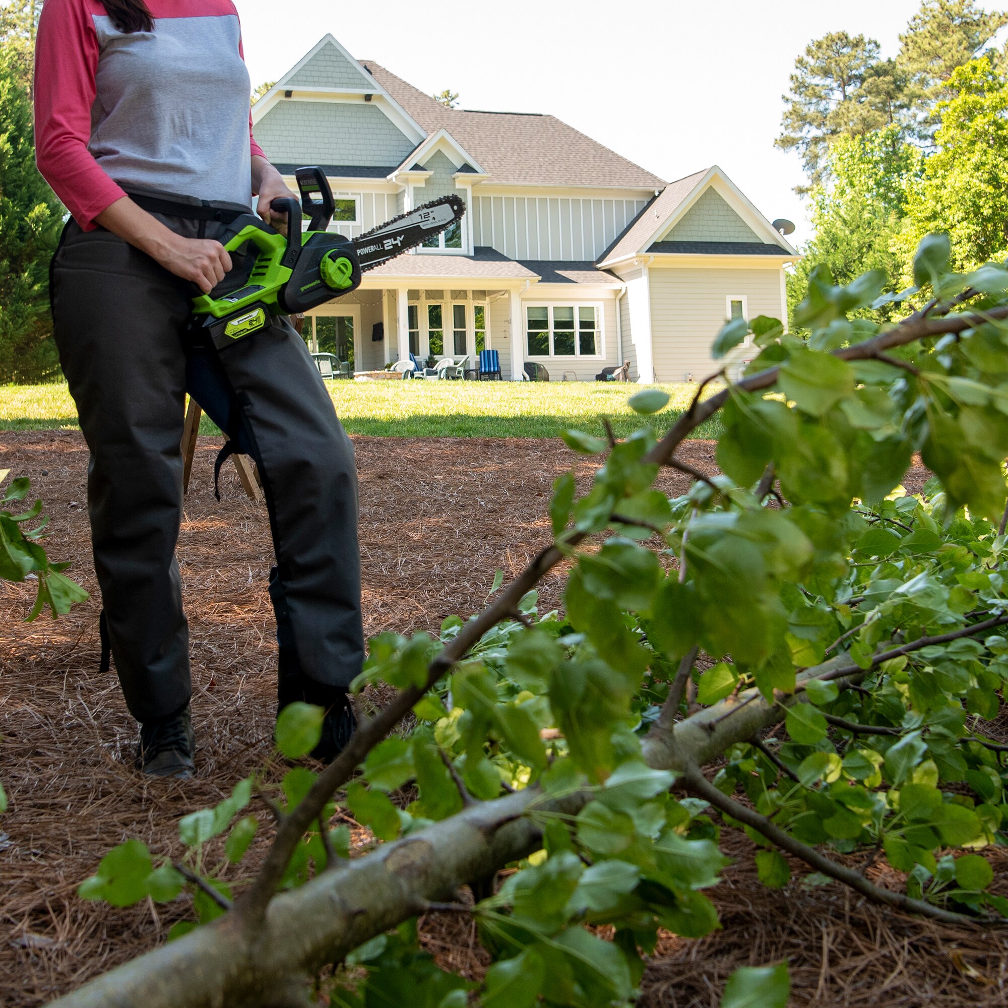 Greenworks 24-Volt 12-in Brushless Cordless Electric Chainsaw 4 Ah (Battery & Charger Included)