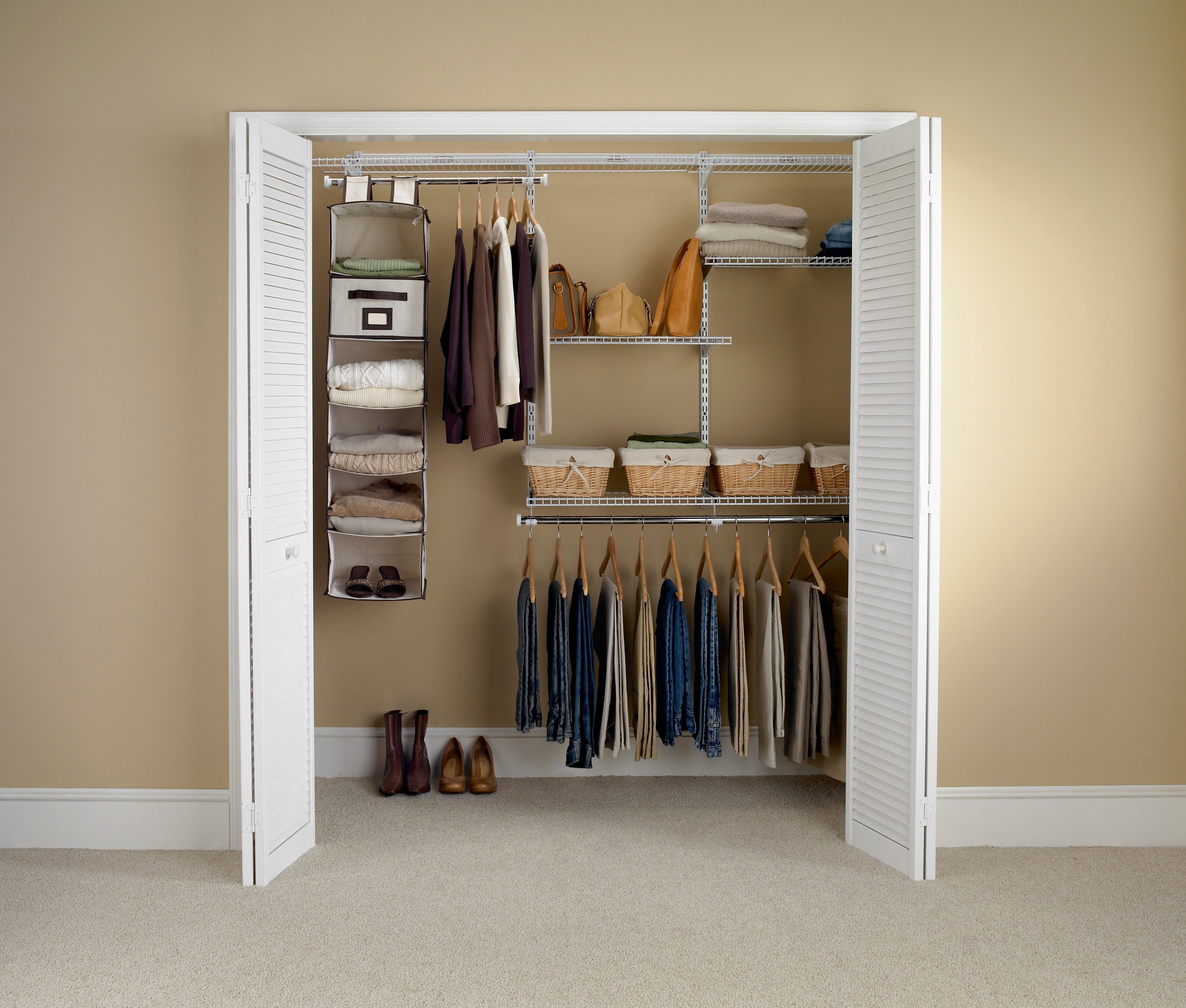 Rubbermaid HomeFree series White Wire Closet Kit at