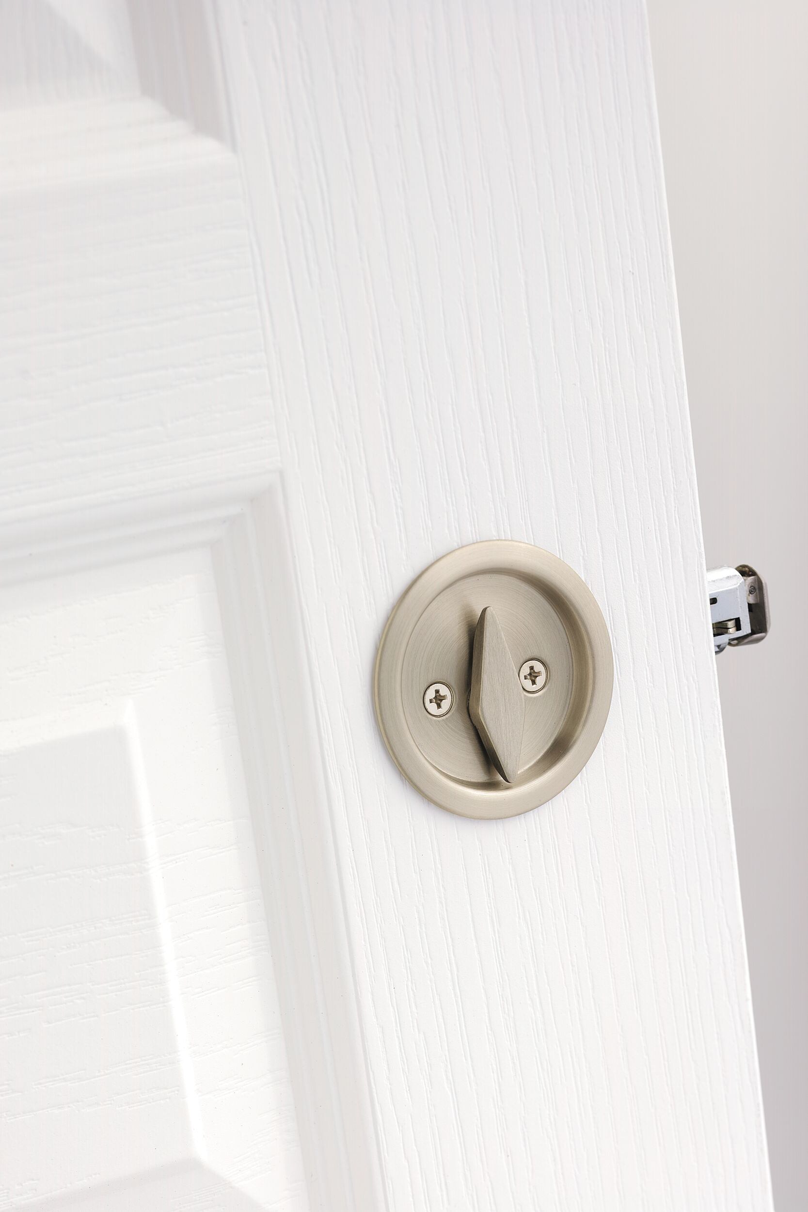 Kwikset 335 15 Round Bed/Bath Privacy Pocket Door Lock in Satin Nickel 