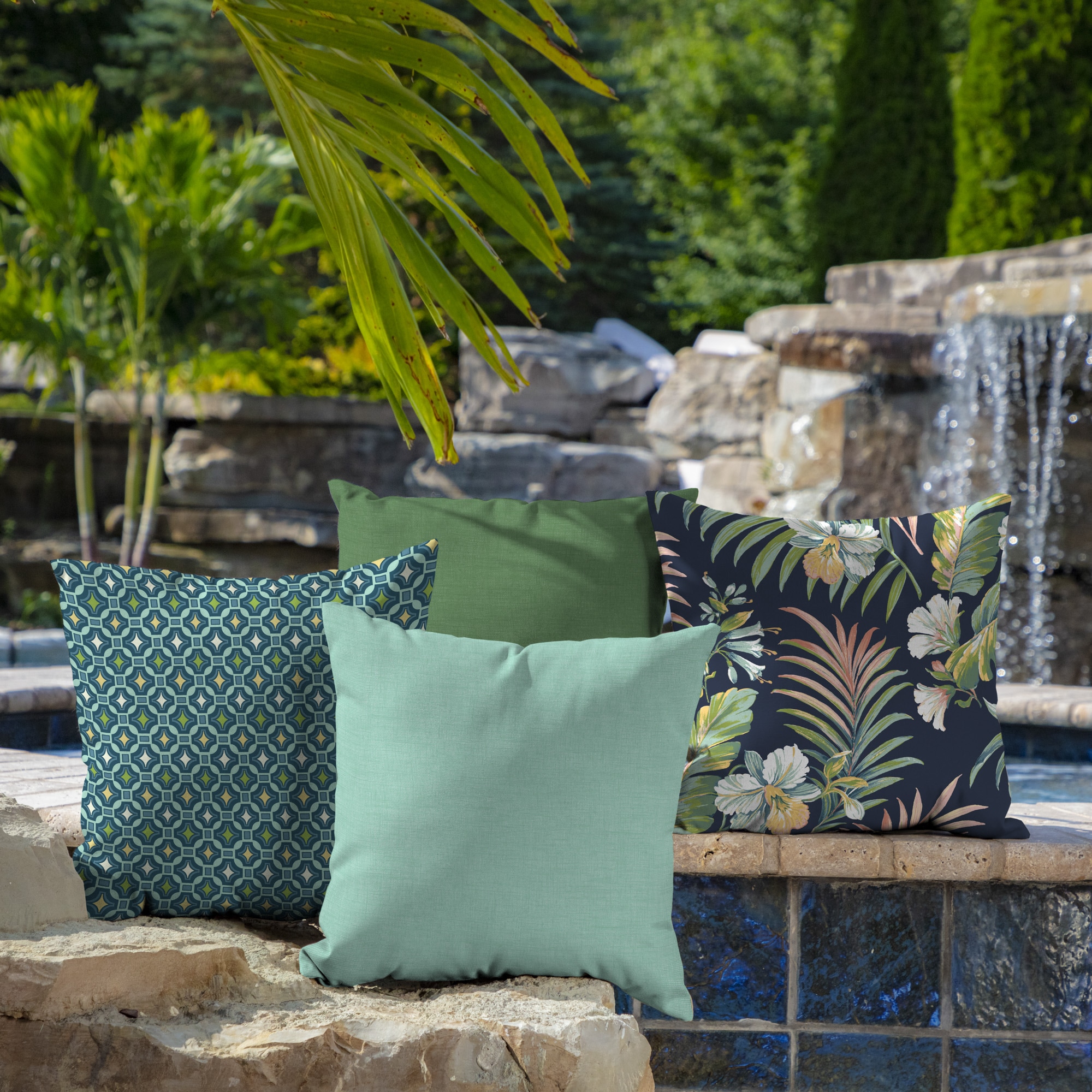 Set of 2 Blue Green Tropical Transitional Polyester Reversible Water Resistant Aqua 17-inch Indoor/Outdoor Throw Pillows
