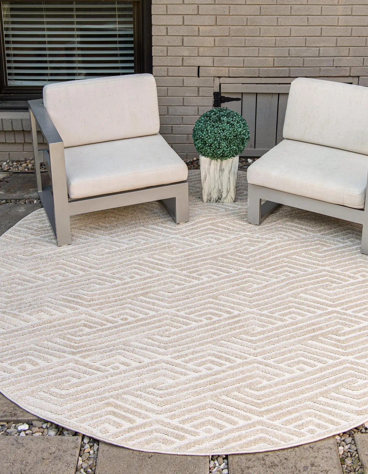 Unique Loom Hudson Sabrina Soto Outdoor 8 X 8 (ft) Beige Round  Indoor/Outdoor Geometric French Country Area Rug in the Rugs department at  Lowes.com