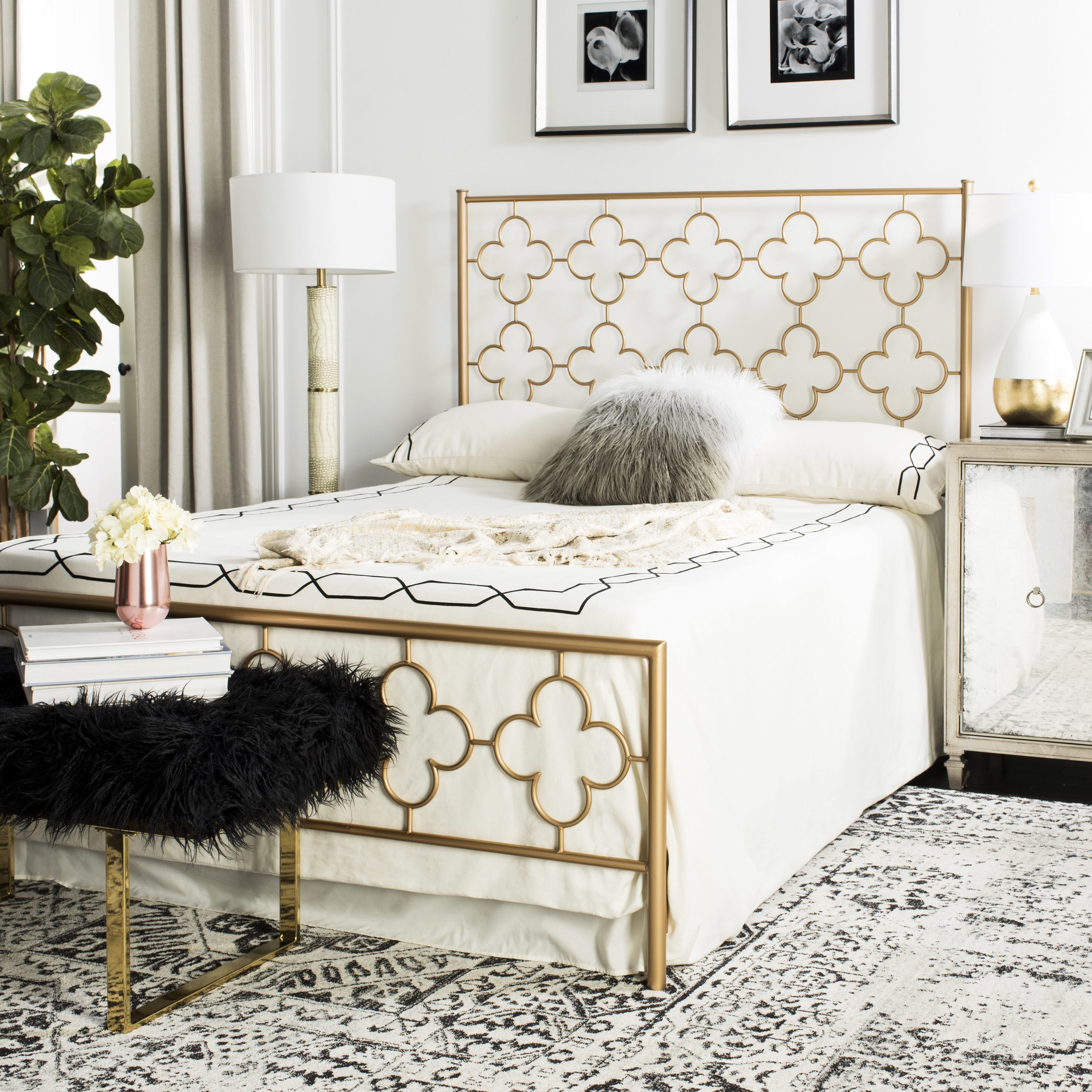Single bed in Black Heart Model Iron and Gold Ivory and Gold 