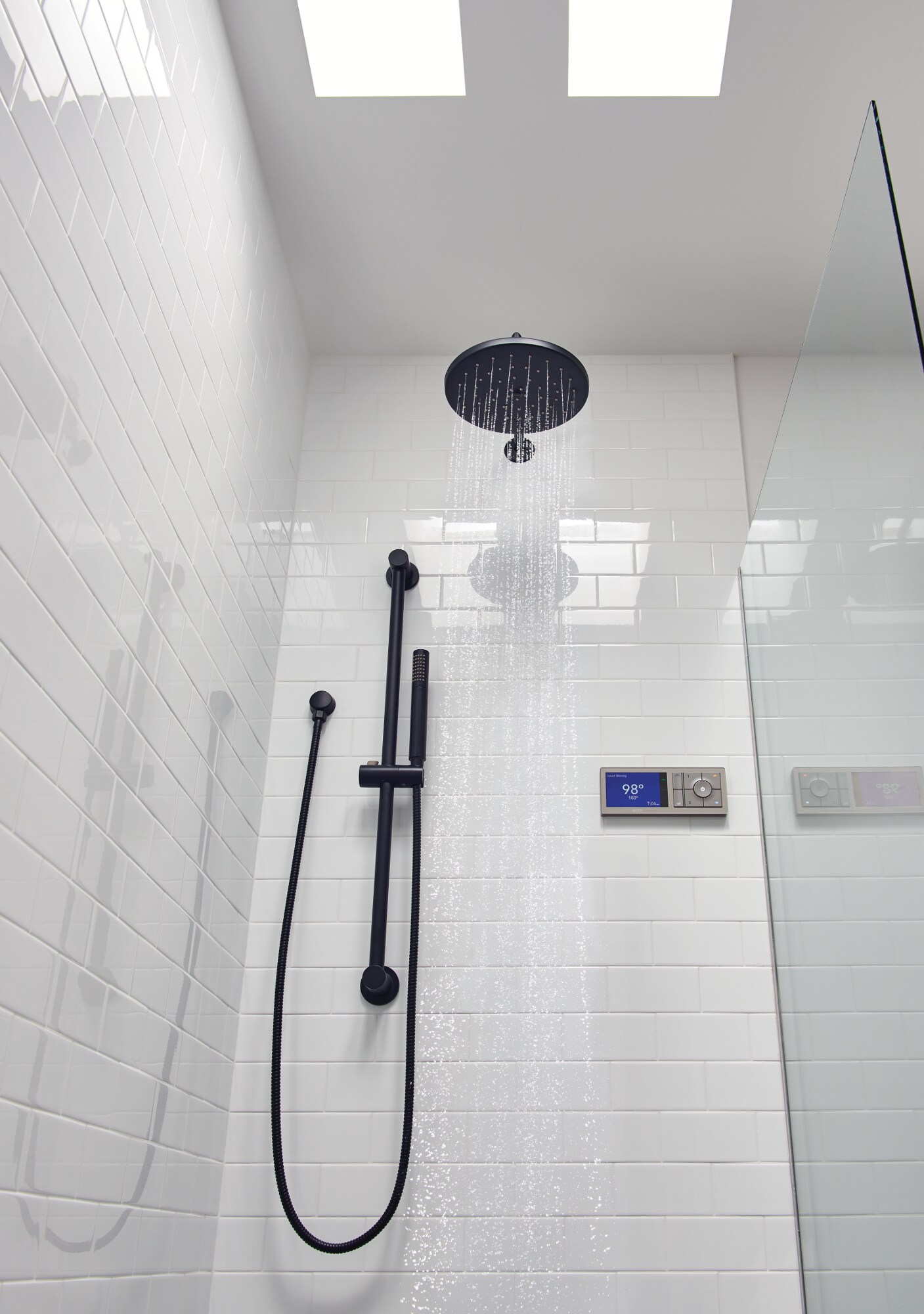 Moen Waterhill Chrome Rain Fixed Showerhead 2.5-GPM (9.5-LPM) in the Shower  Heads department at Lowes.com