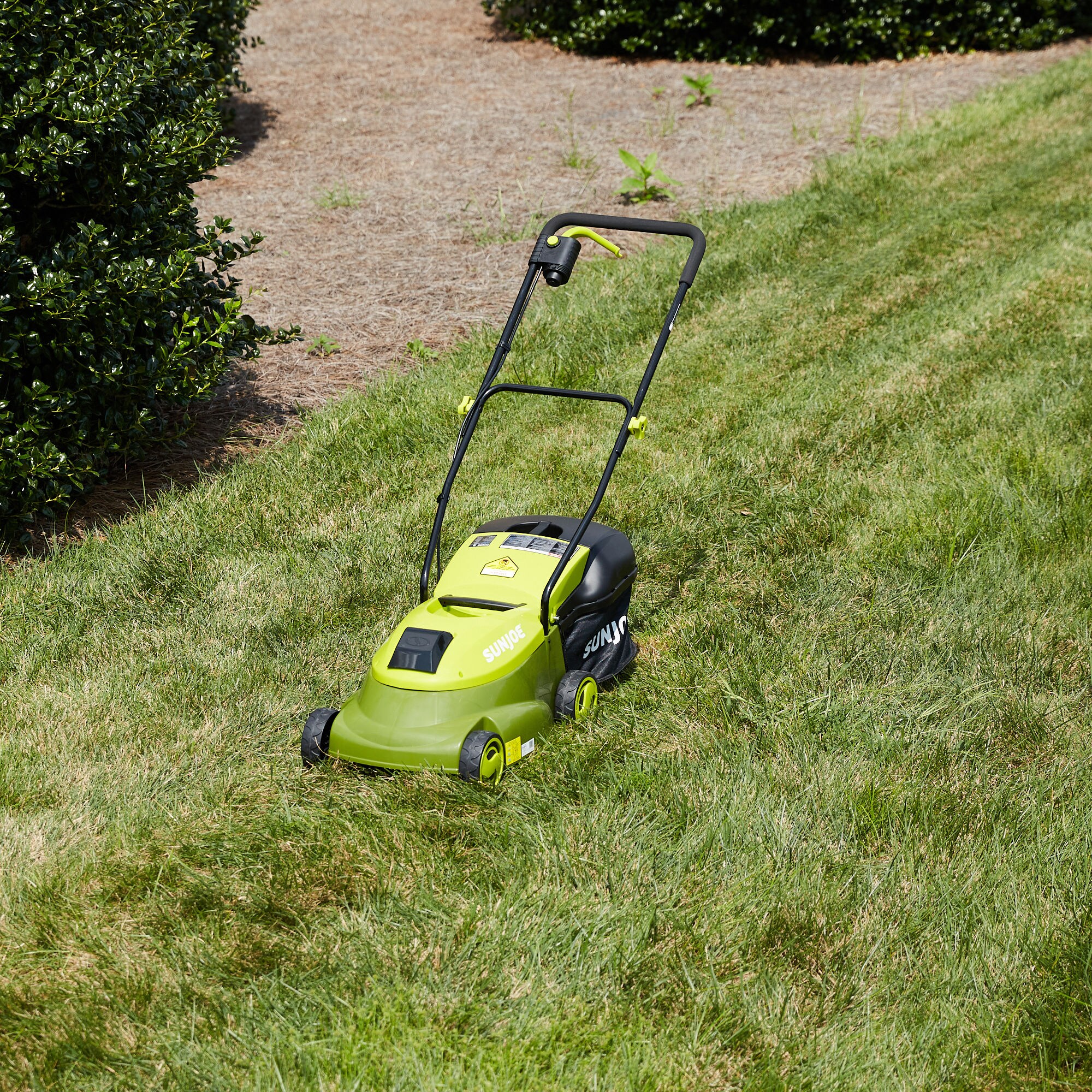 Sun Joe 28-volt 14-in Cordless Electric Lawn Mower 4 Ah (Battery & Charger Included)