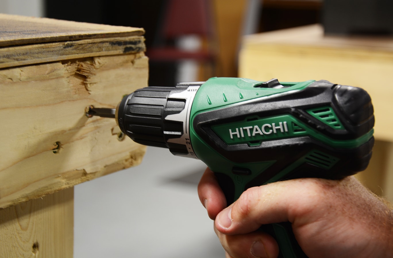 Hitachi 12-volt 3/8-in Cordless Drill (2-Batteries Included and 
