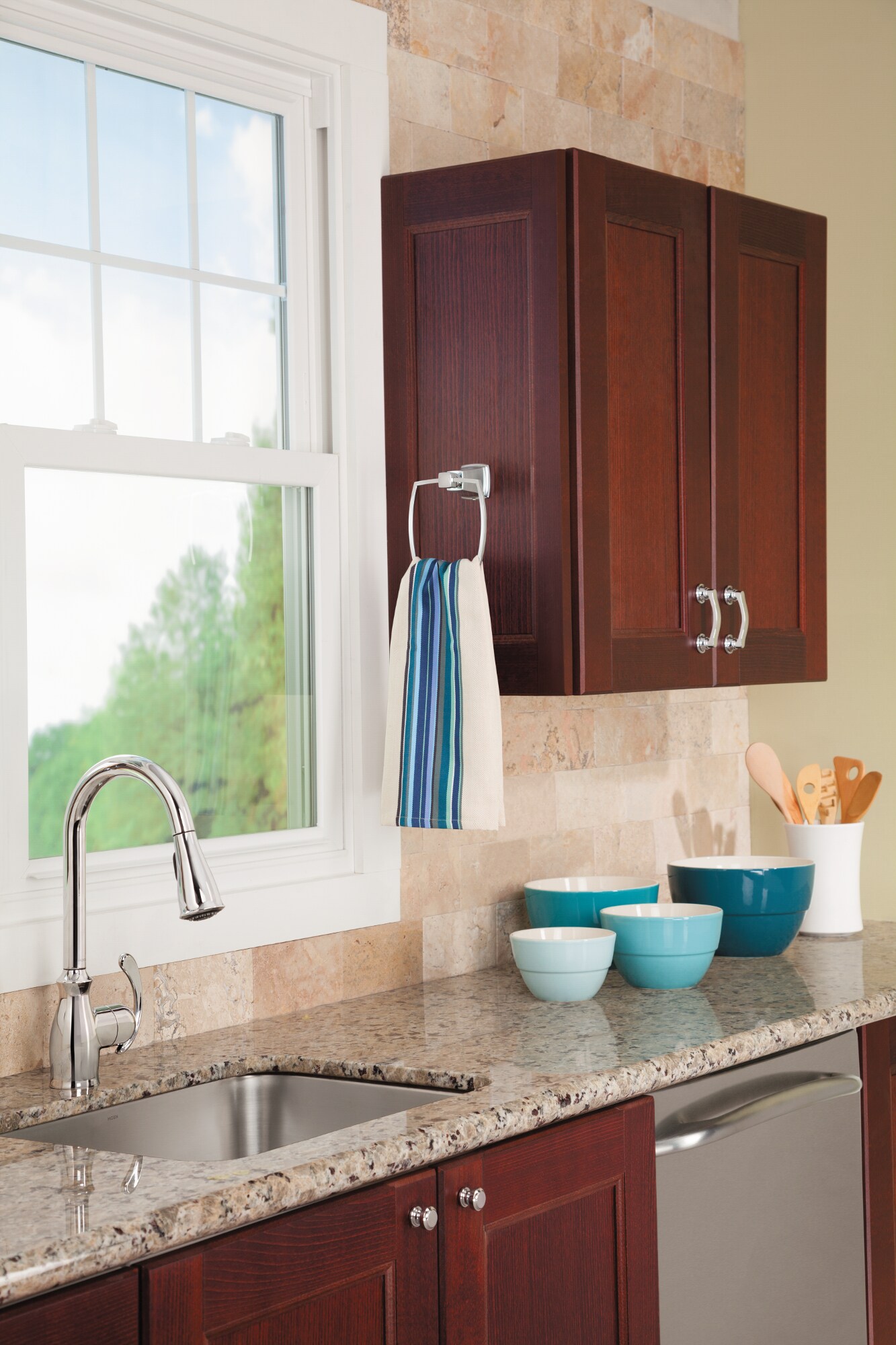 Moen Kipton Chrome Single Handle Pull-down Kitchen Faucet with Sprayer Function (Deck Plate Included)
