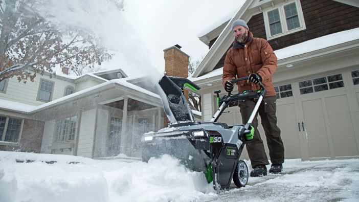 How Many Inches of Snow Can a Snow Blower Handle? 