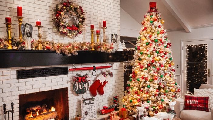 How To Style A Christmas Tree According To Interior Experts  Lux Magazine