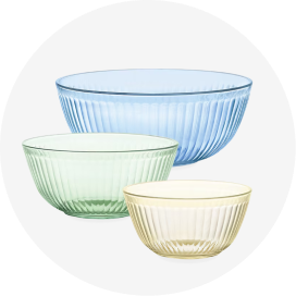 A small yellow bowl, a green medium bowl and a blue large bowl.