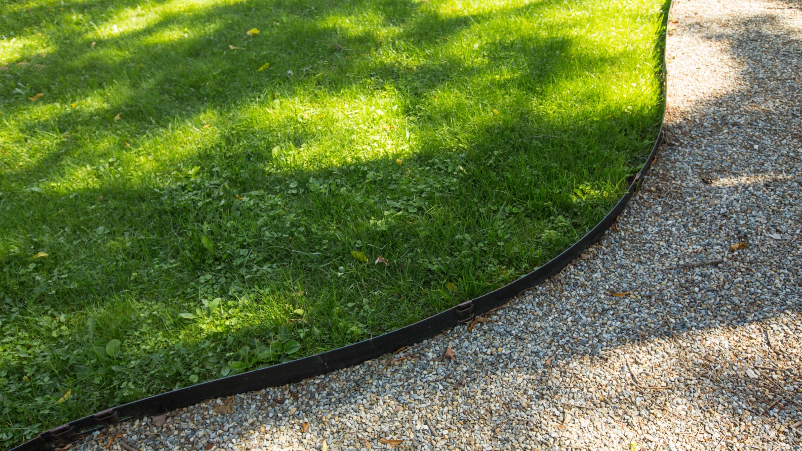 Edging a Lawn – DIY Guide for a Cleaner Appearance | Lowe’s