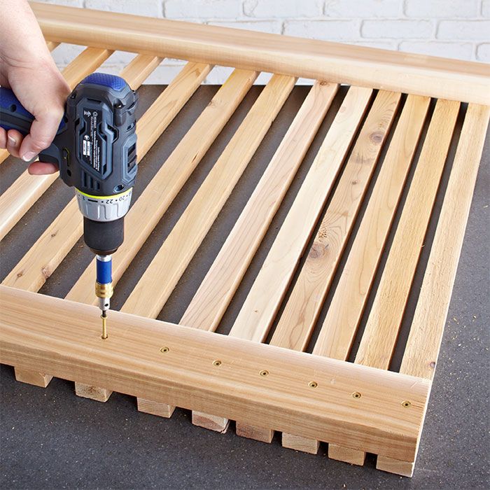 How to Build a DIY Cedar Privacy Screen