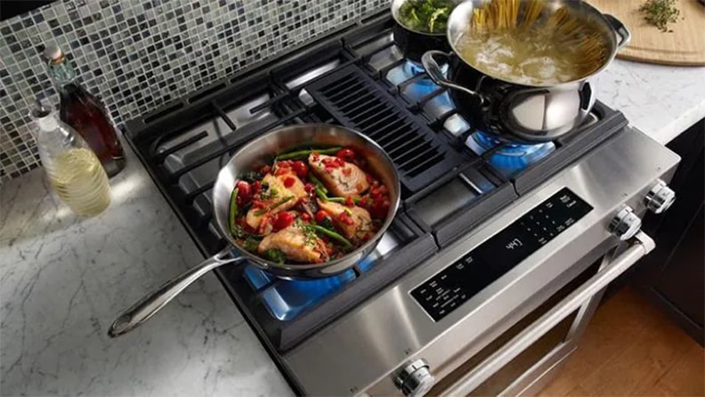 https://mobileimages.lowes.com/marketingimages/e45b7dad-6da1-4304-8c52-c18c818b4cd4/range-oven-and-cooktop-buying-guide-hero.png?scl=1