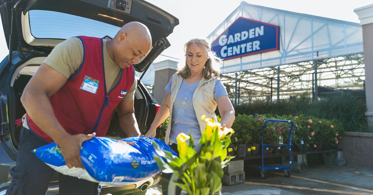 Lowe's Store Services Help Make Home Projects Easy