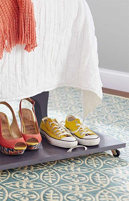 Under bed clearance shoe storage rolling