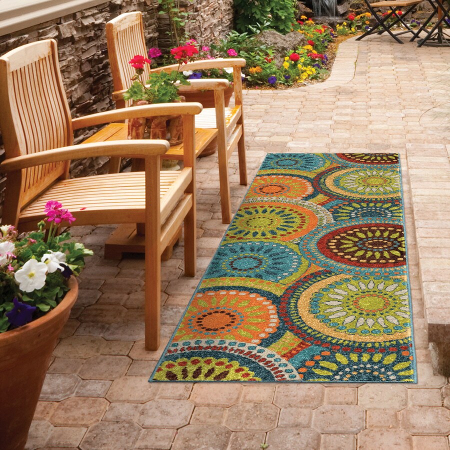 green outdoor runner