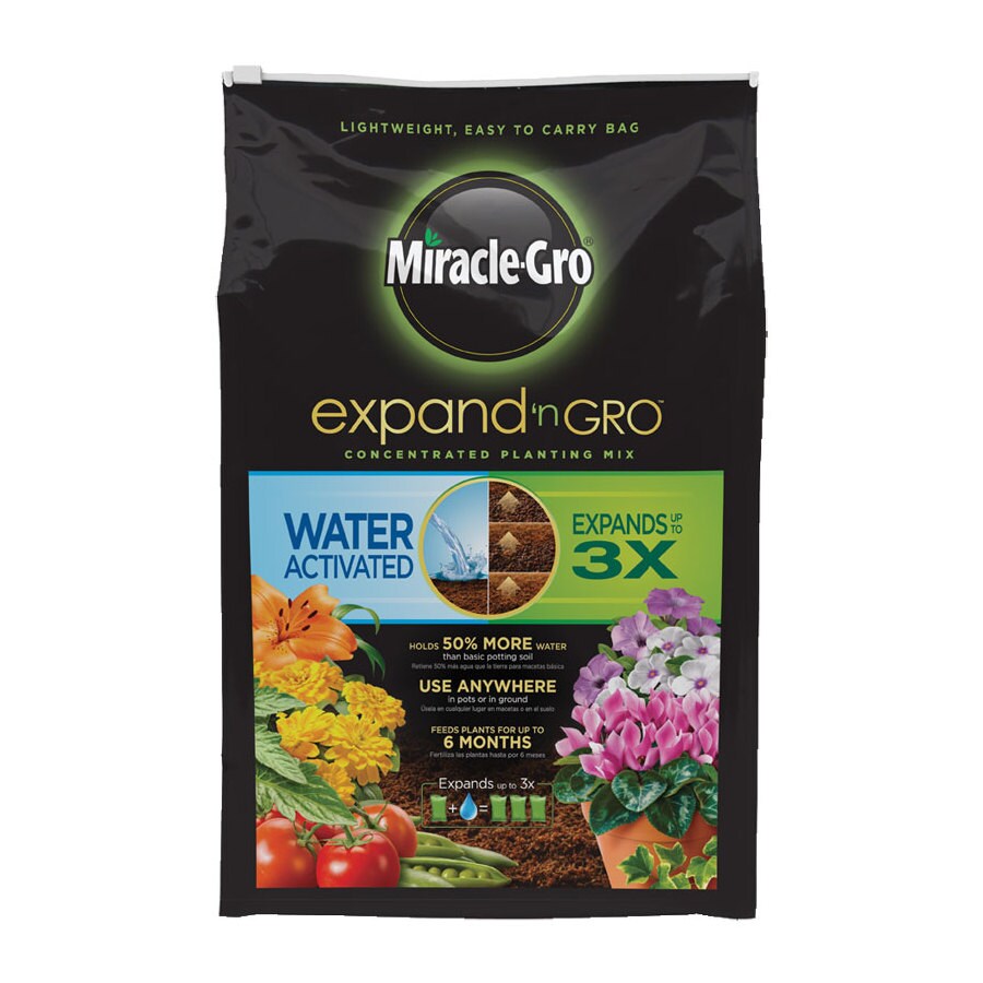 Miracle Gro 0 33 Cu Ft Potting Soil In The Soil Department At Lowes Com