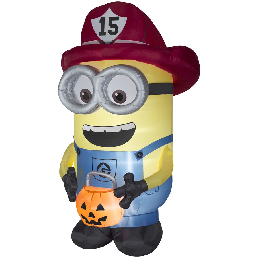 Universal Despicable  Me  8 5 ft x 4 75 ft Lighted Minion  