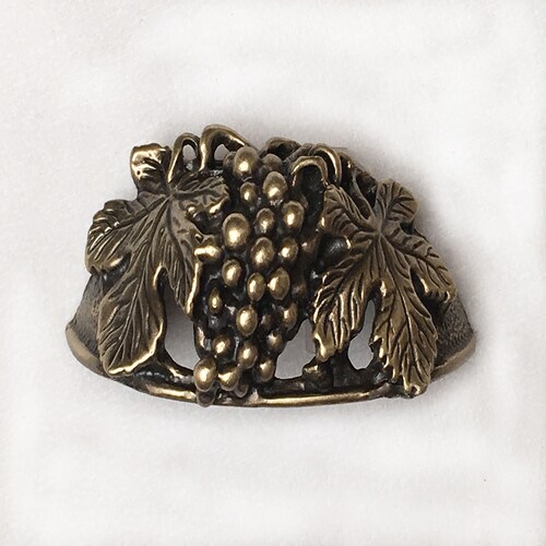 D'Artefax Grapevine 23/8in Center to Center Antique Brass Novelty Cup