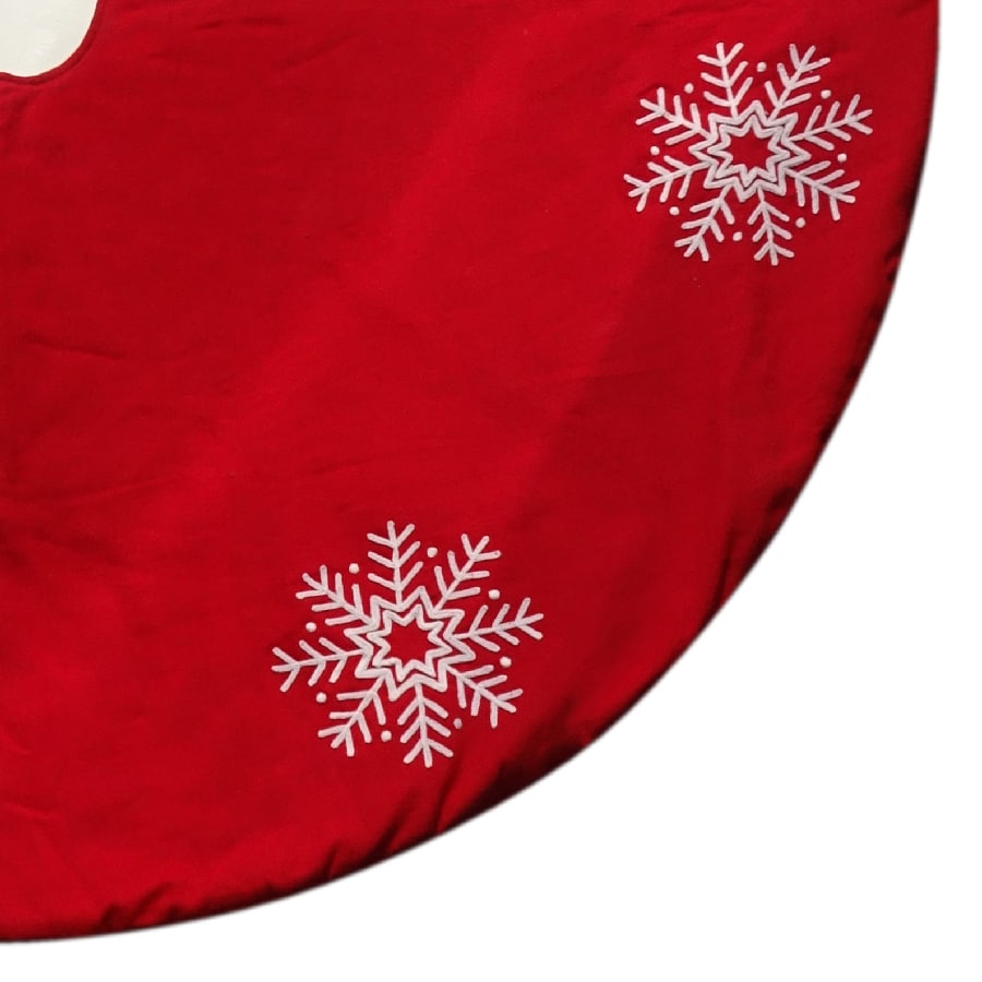 Holiday Living 56-in Red Cotton Snowflake Christmas Tree Skirt in the ...