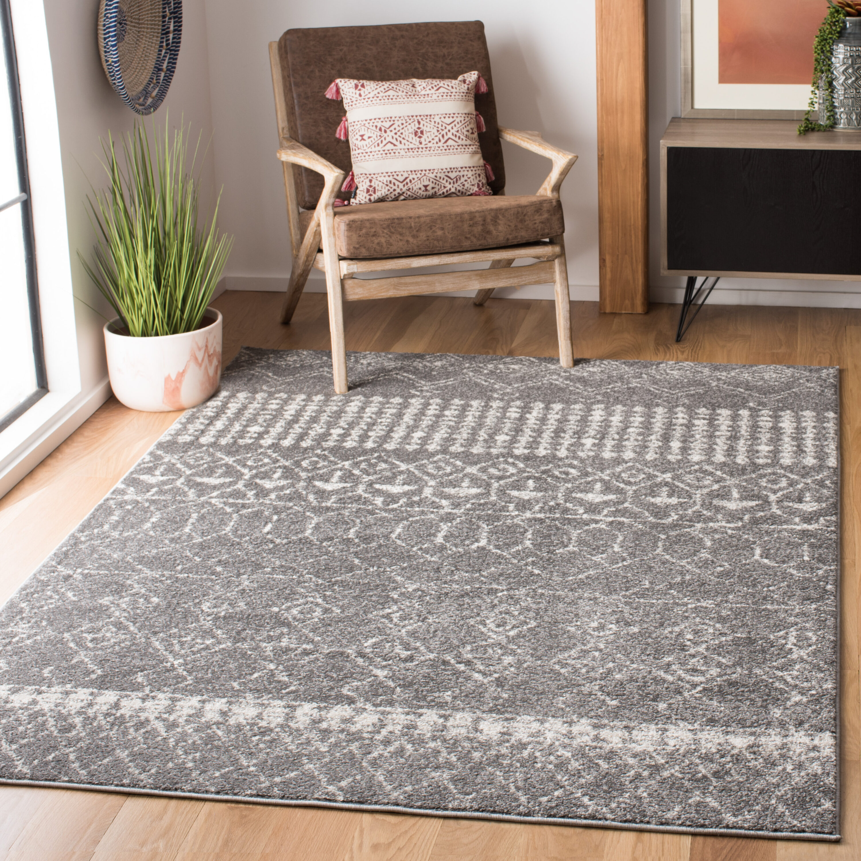 Tulum 4 x 6 (ft) Loomed Polypropylene Grey/Ivory Rectangular Indoor Geometric Bohemian/Eclectic Spot Clean Only Area rug