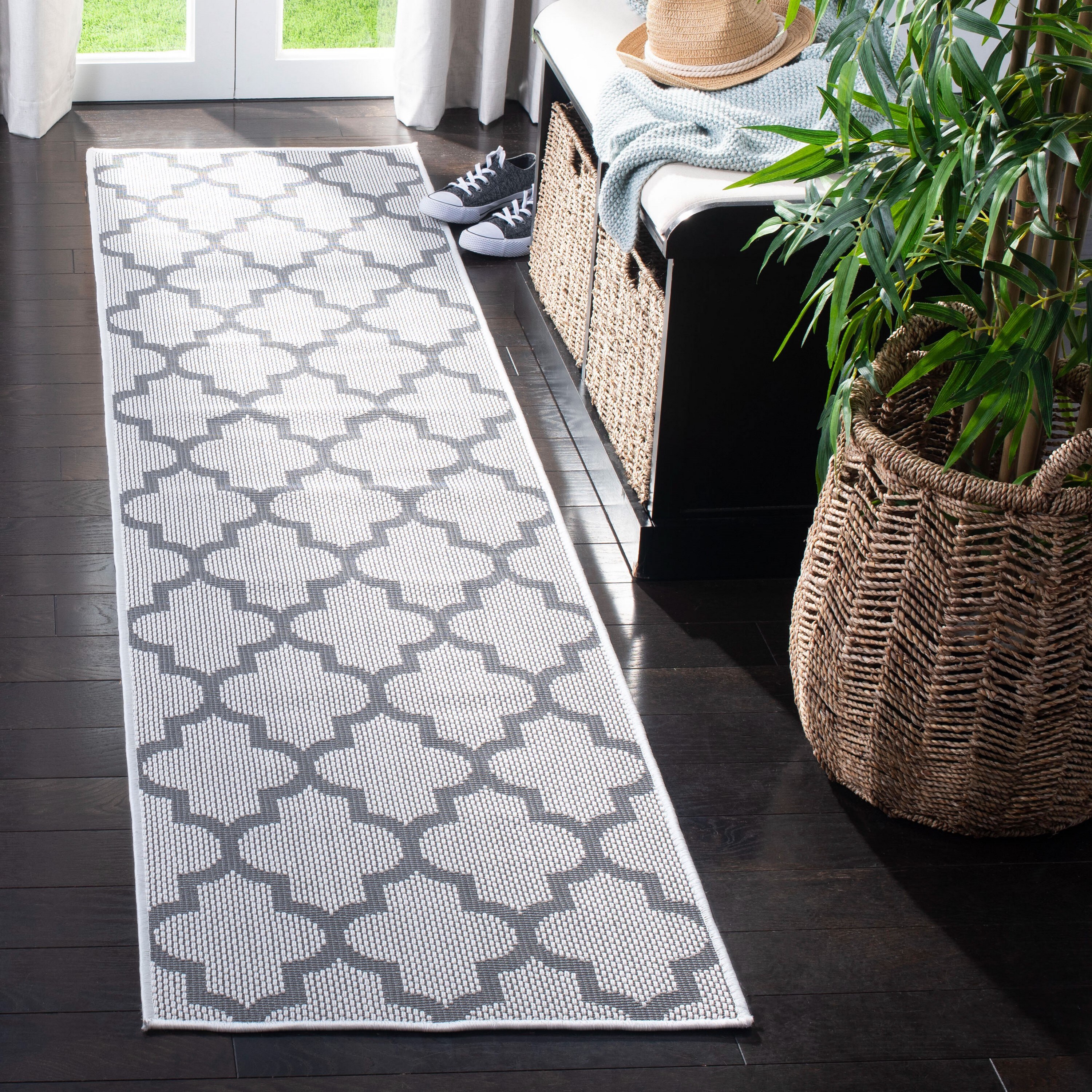 Safavieh BMU804B-28 Bermuda Madeira 2 x 8 (ft) Loomed Polypropylene Ivory/Gray Rectangular Indoor/Outdoor Trellis Coastal Runner rug