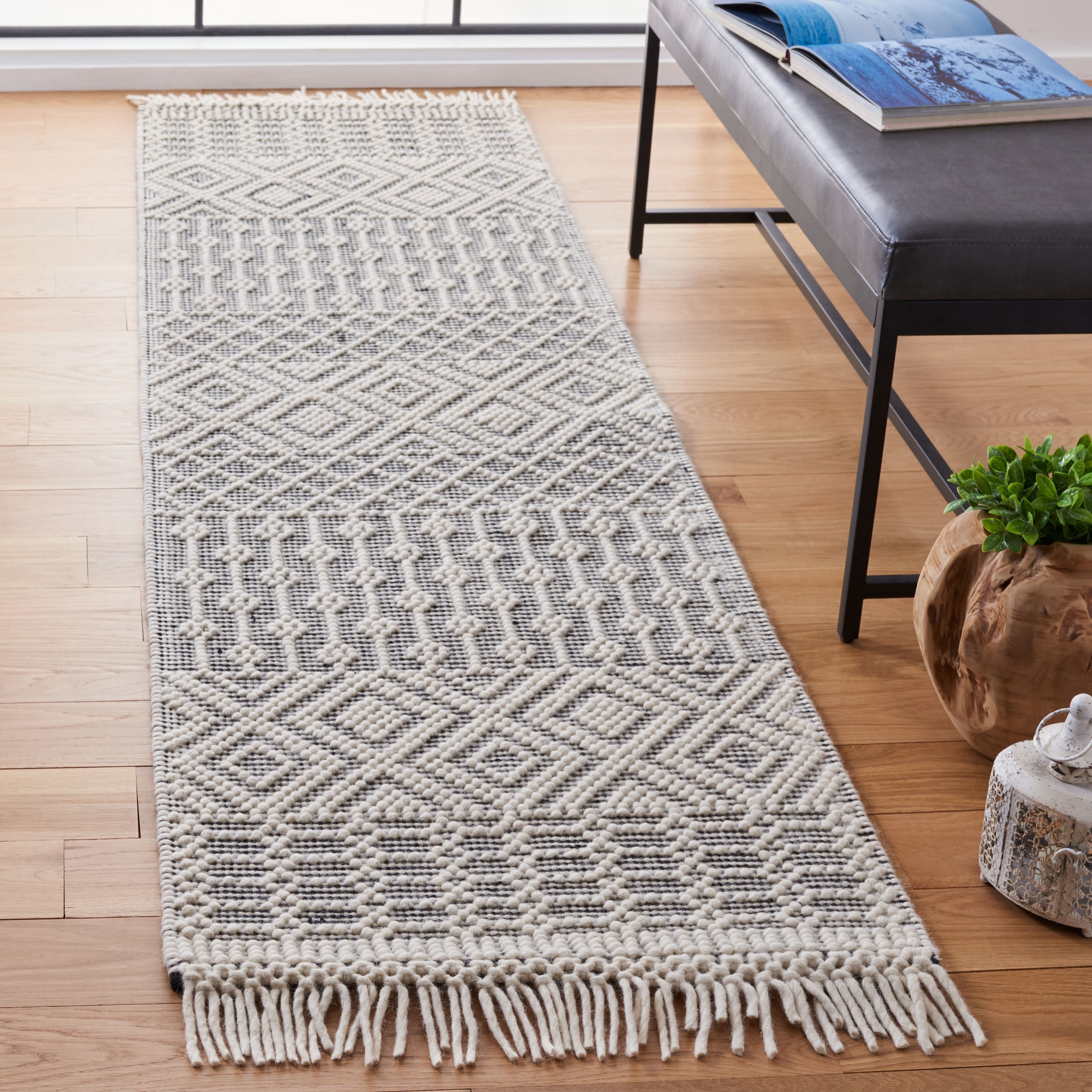 Safavieh NAT852Z-28 Natura Alana 2 x 8 (ft) Loomed Wool Ivory/Black Rectangular Indoor Geometric French Country Runner rug