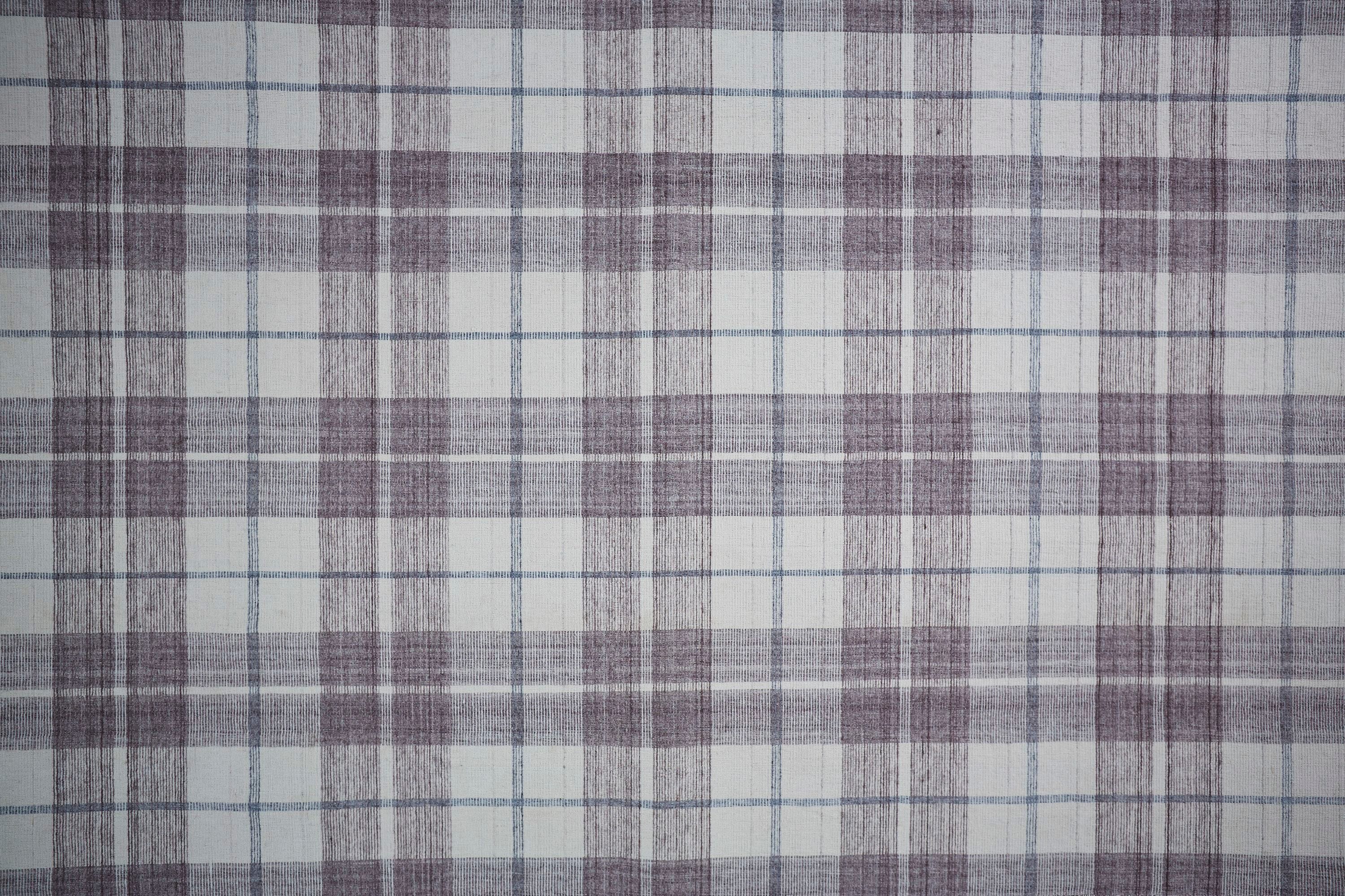 Ivory and Gray Reversible Synthetic Rug 3'6" x 5'6"