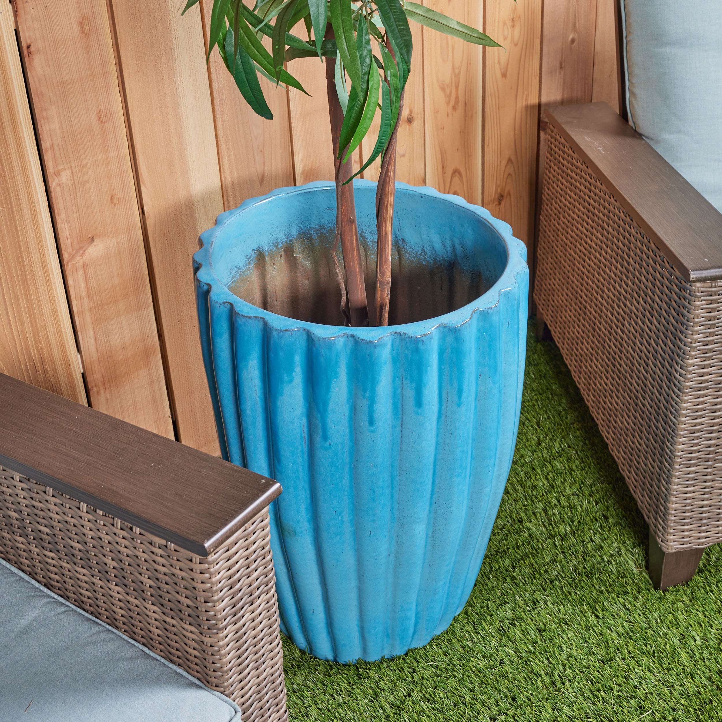 Trendspot Round 18.11-in W Extra Large Blue Ceramic Outdoor Planter ...