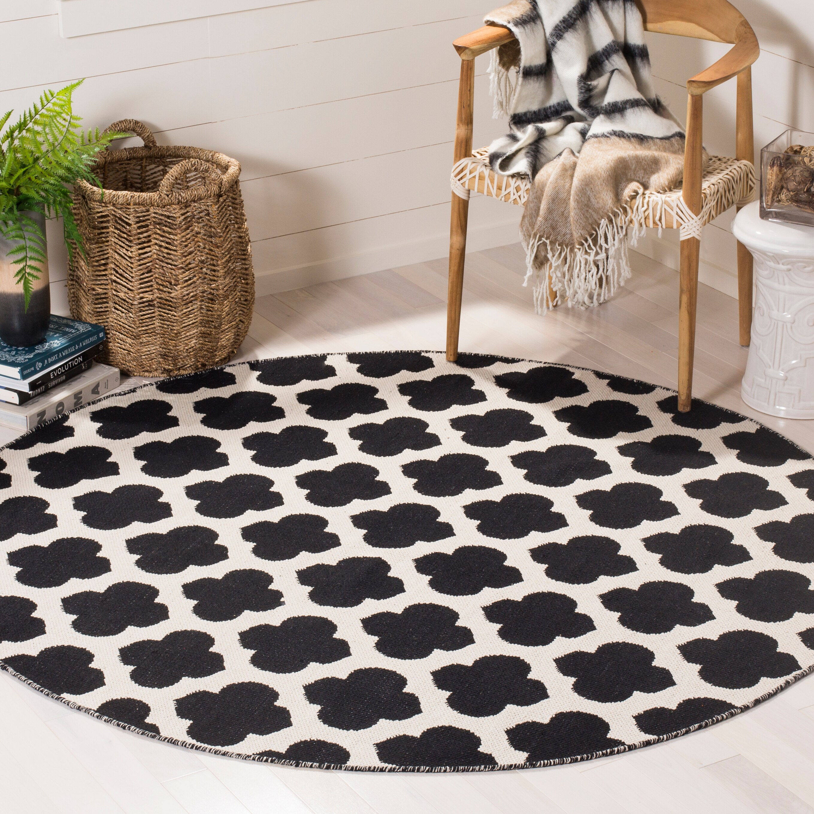 Safavieh MTK723D-6R Montauk Salvo 6 x 6 (ft) Cotton Black/Ivory Round Indoor Trellis Farmhouse/Cottage Area rug