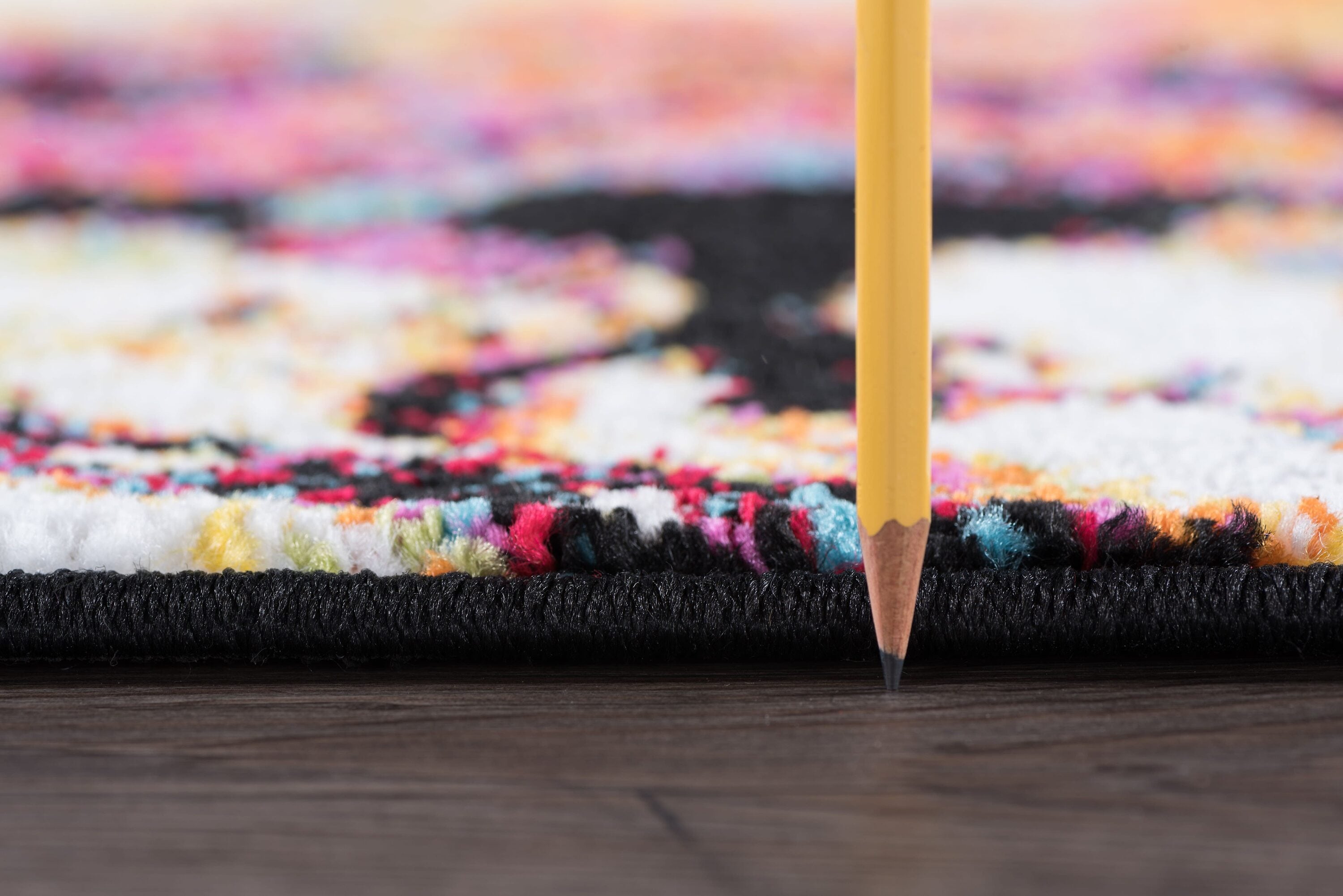 Reversible Abstract Black 5'3" x 7'3" Synthetic Area Rug