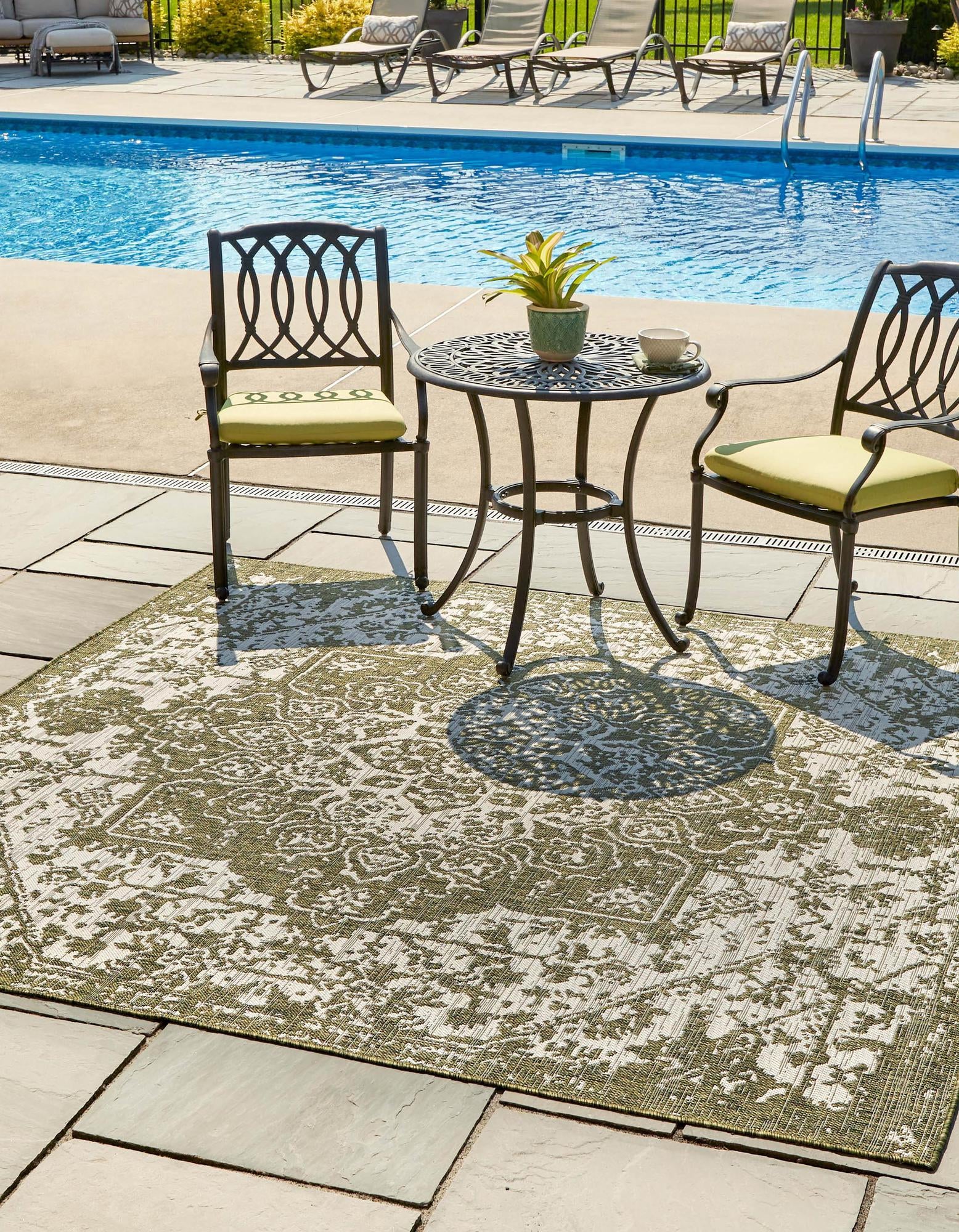 Unique Loom 3152264 Jill Zarin Outdoor 8 x 8 (ft) Loomed Polypropylene Green Square Indoor/Outdoor Medallion Area rug