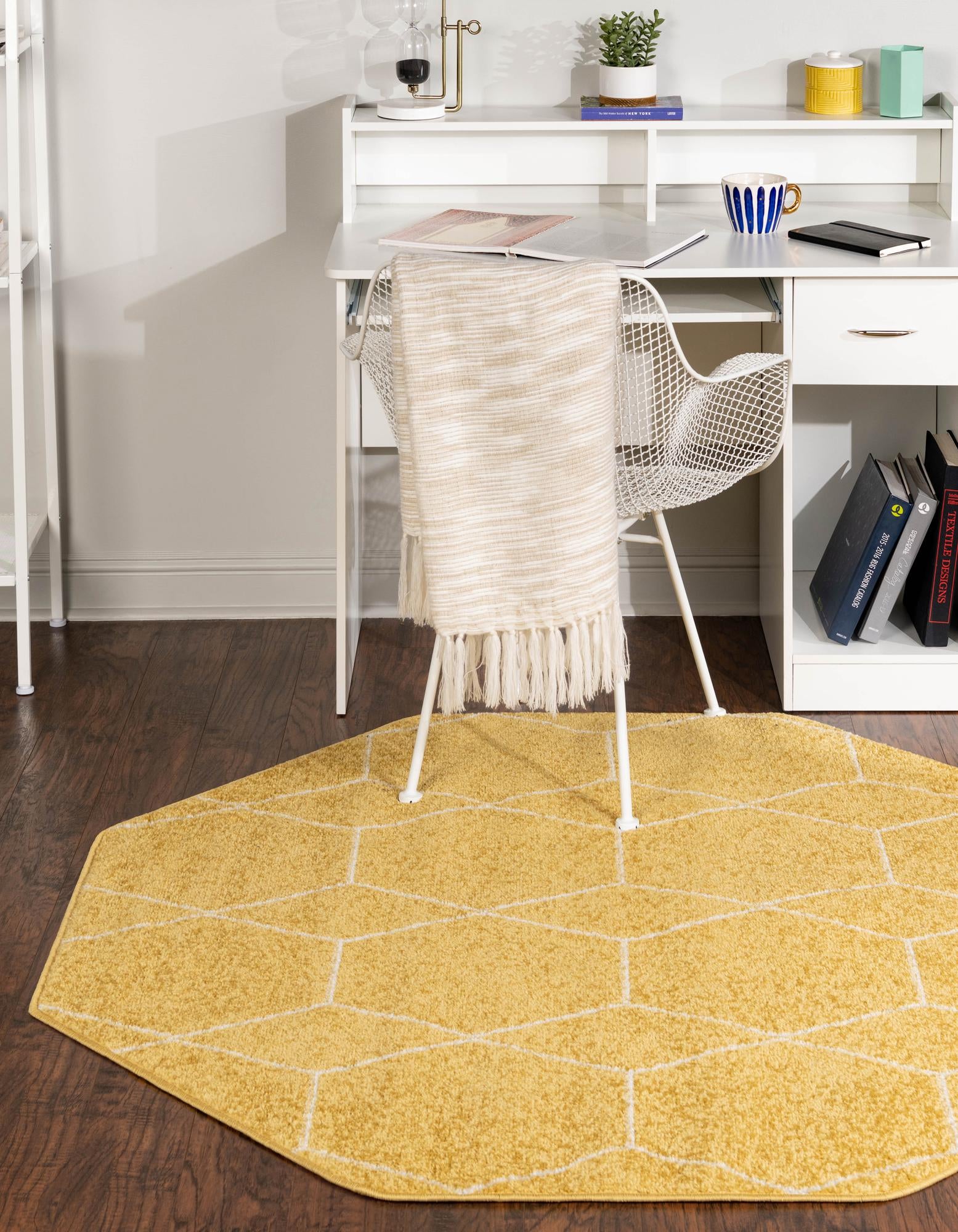 Unique Loom 3151626 Trellis Frieze 8 x 8 (ft) Loomed Polypropylene Yellow Octagonal Indoor Trellis Area rug
