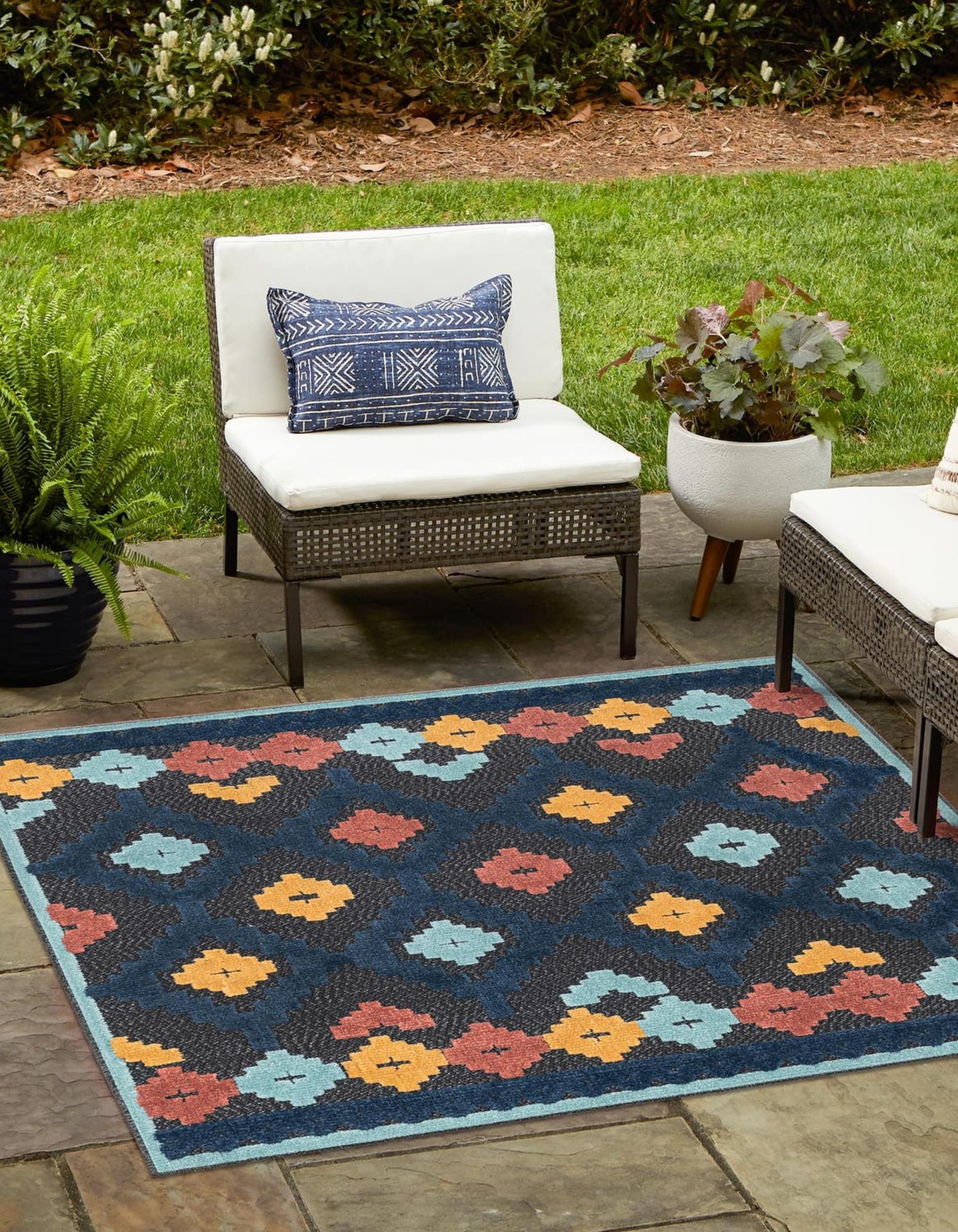 Unique Loom 3171489 Belize Outdoor 8 x 8 (ft) Loomed Polypropylene Charcoal Square Indoor/Outdoor Geometric Area rug