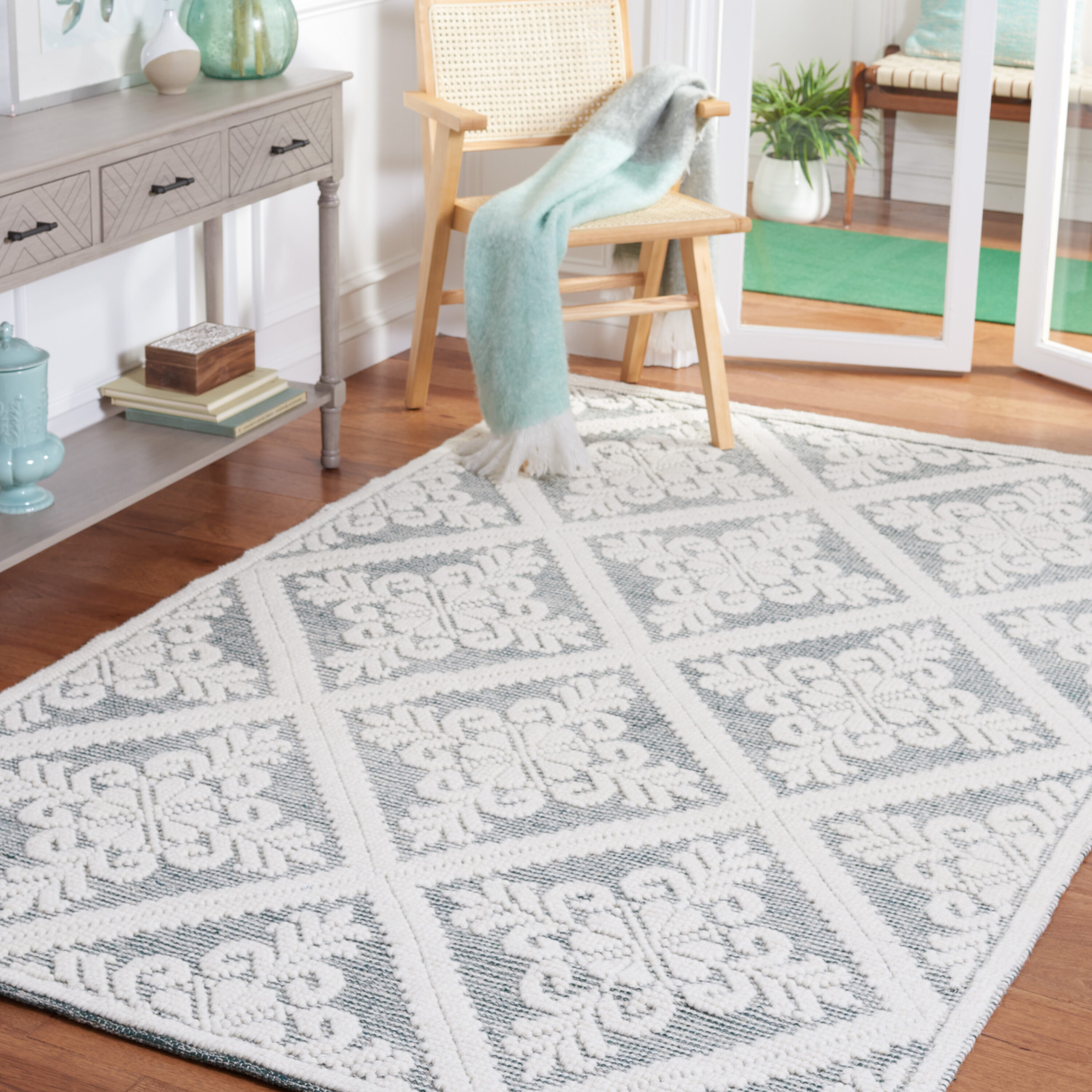  Vermont 306 Ivory/Green Traditional 5ft x 8ft Medium Rectangle Rug
