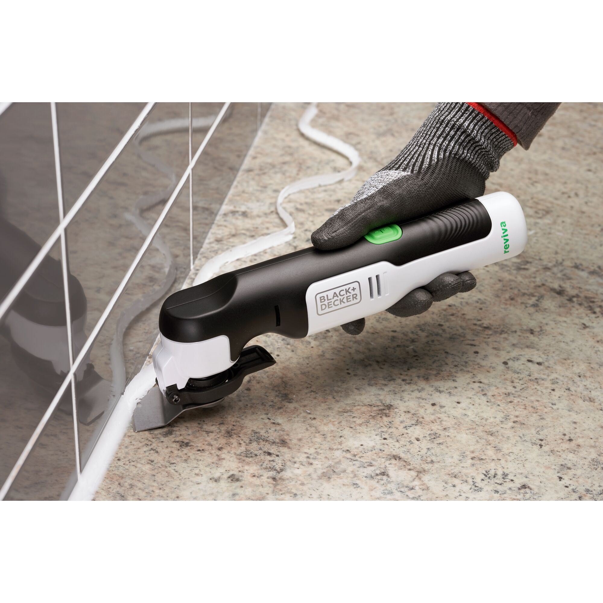 Black & Decker ® reviva™ 12V Cordless Oscillating Tool