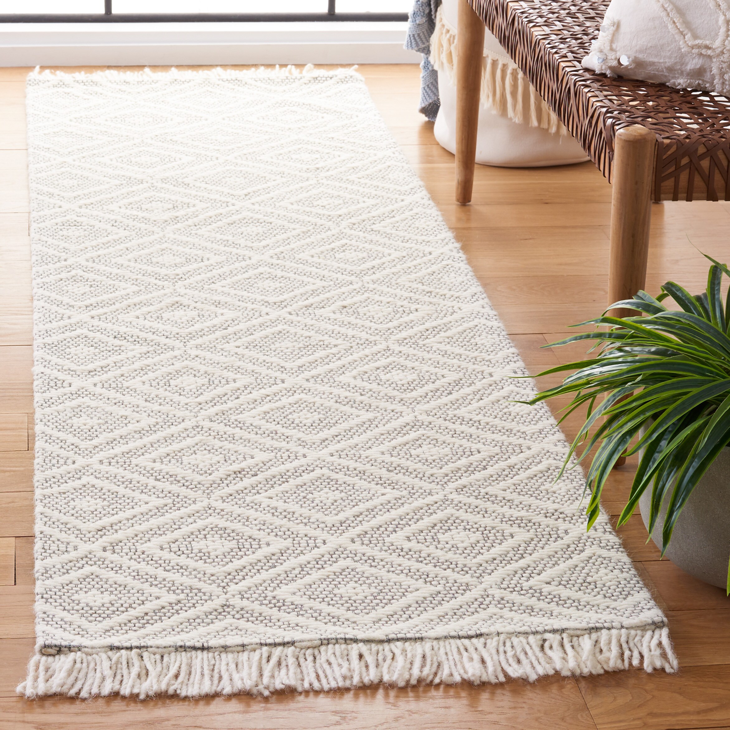  Marbella 206 Ivory/Gray Contemporary 2ft-3in x 8ft Runner Rug