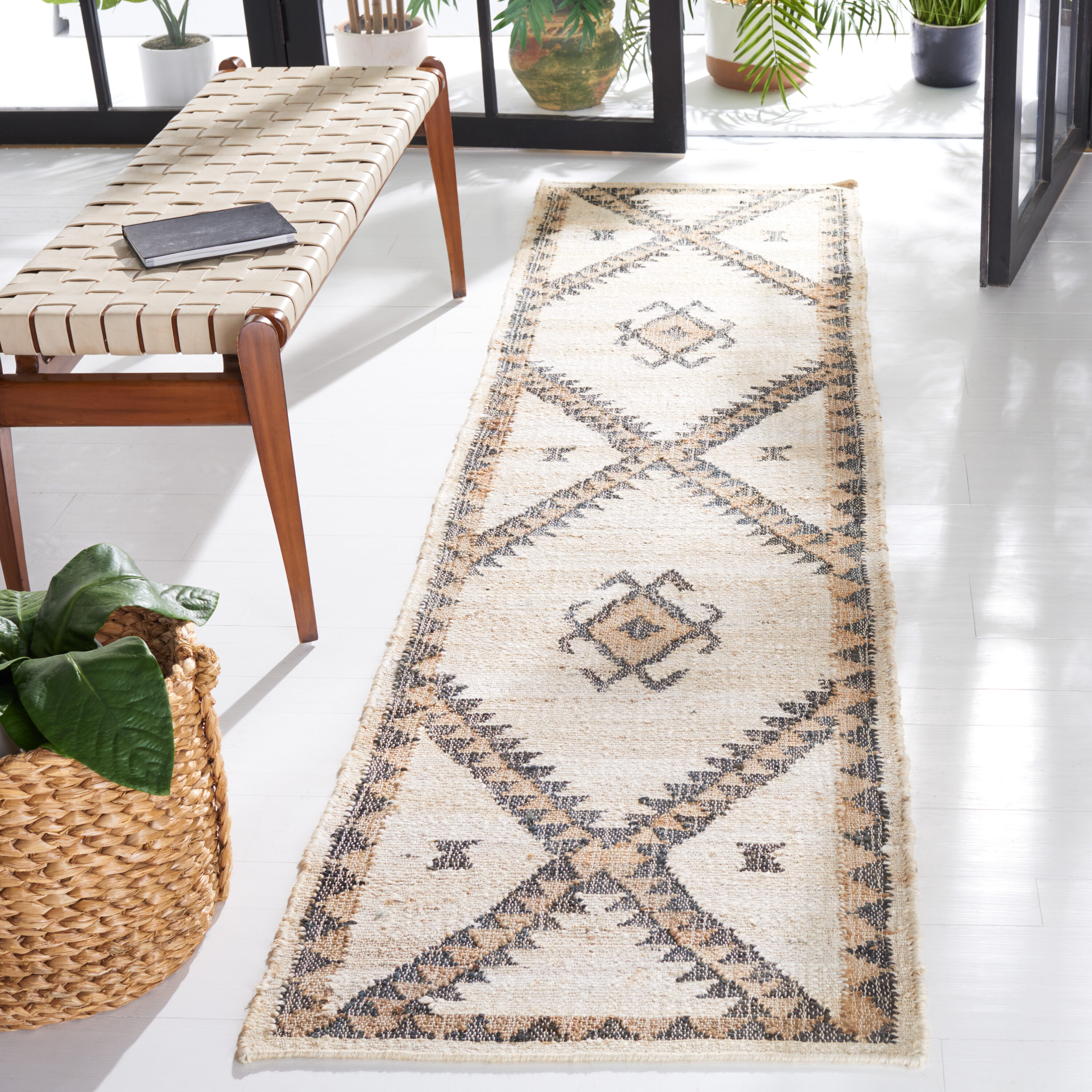 Safavieh -  Kilim 761 Ivory/Black Bohemian 2Ft-3In x 9Ft Runner Rug