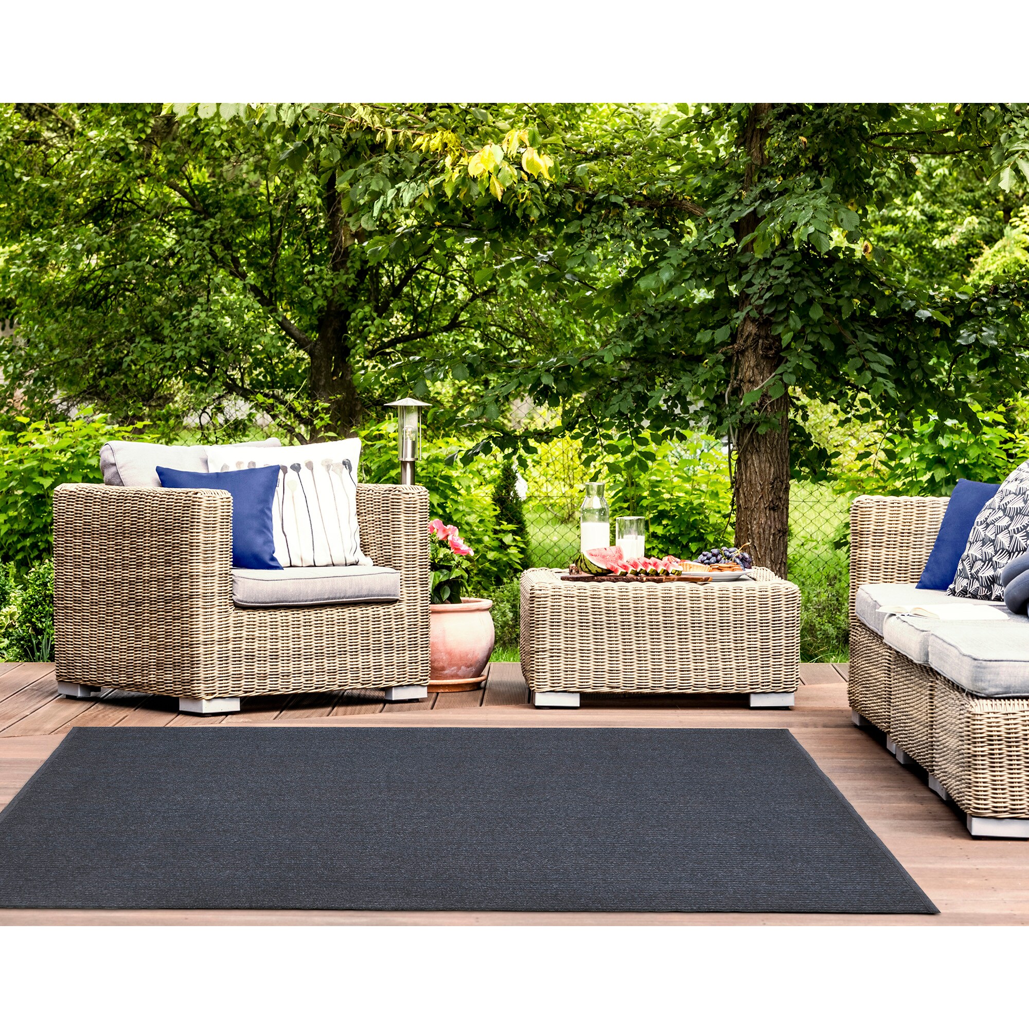 Navy Braided 5' x 7' Reversible Synthetic Rectangular Rug