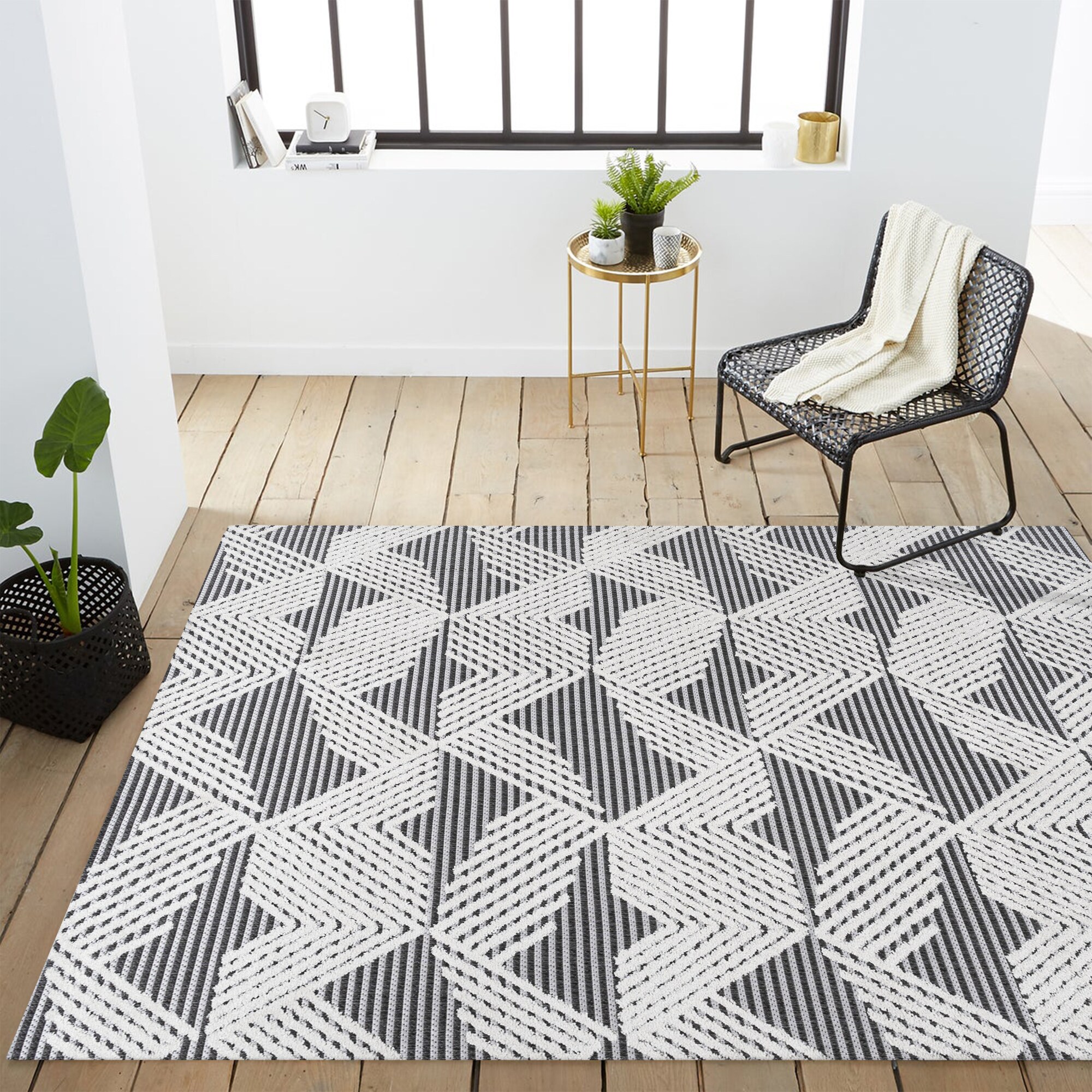 Black and Ivory Geometric 4' x 6' Synthetic Area Rug