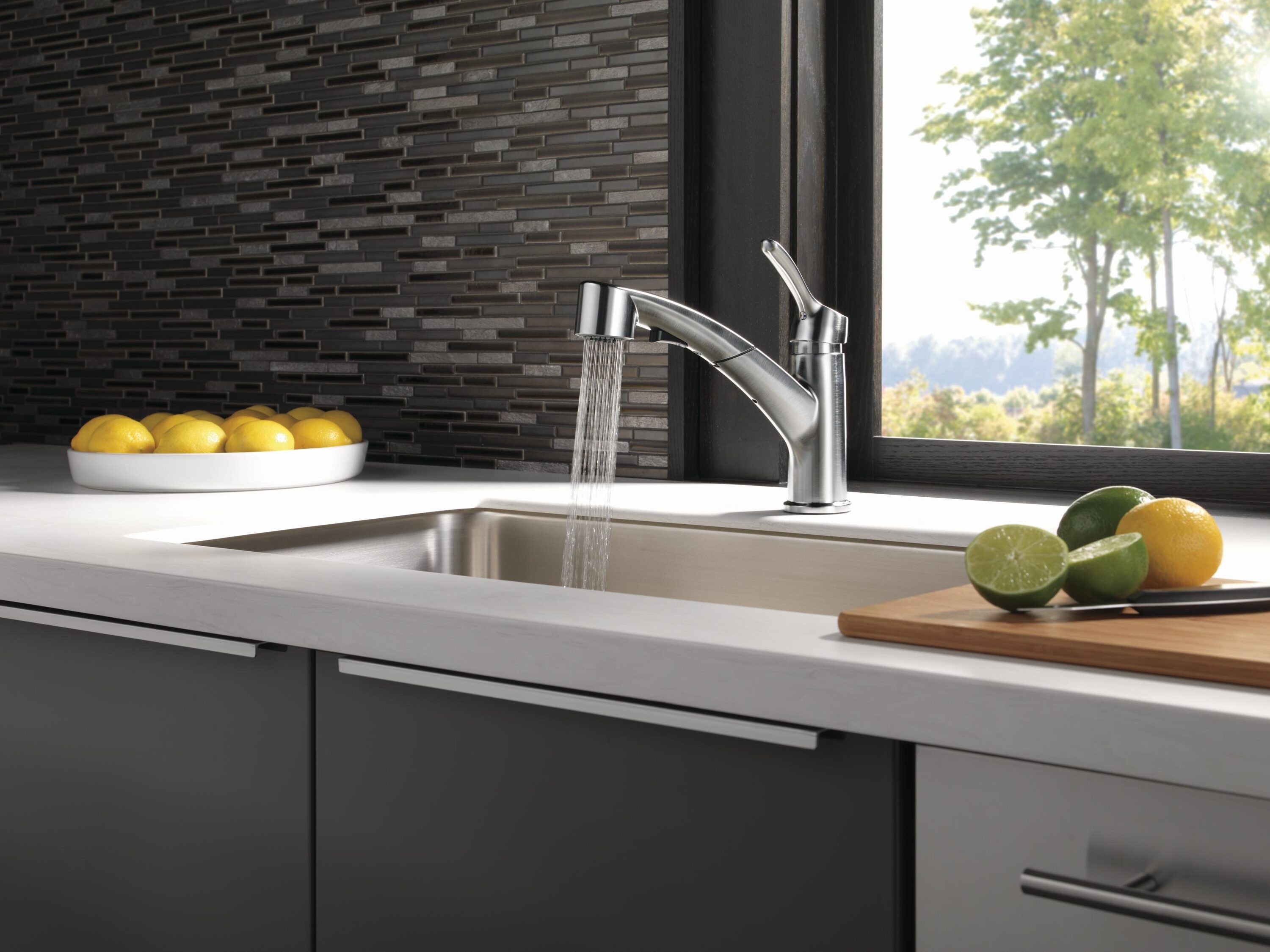 Collins Pull Out Sprayer Kitchen Sink Faucet, Single Handle Kitchen Faucet